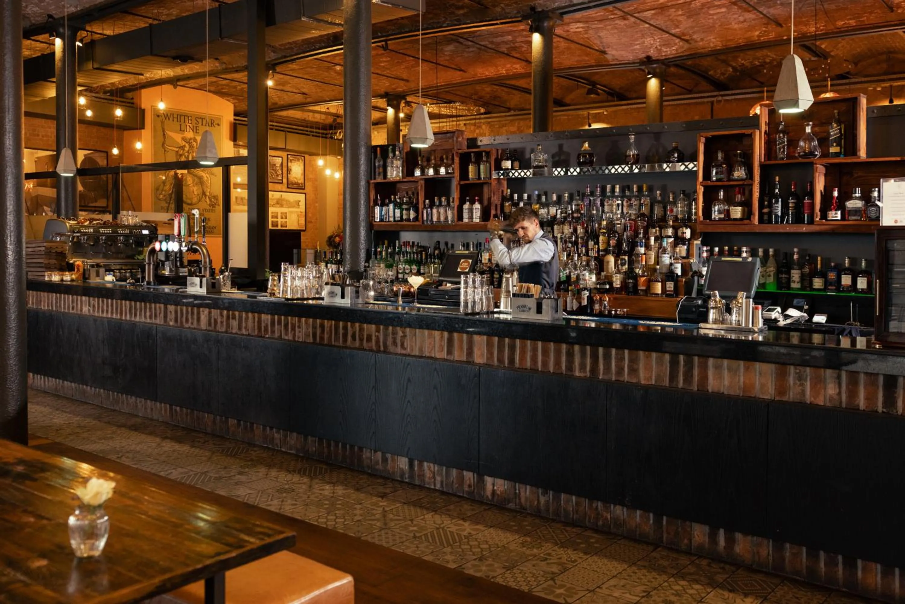 Lounge or bar in Titanic Hotel Liverpool