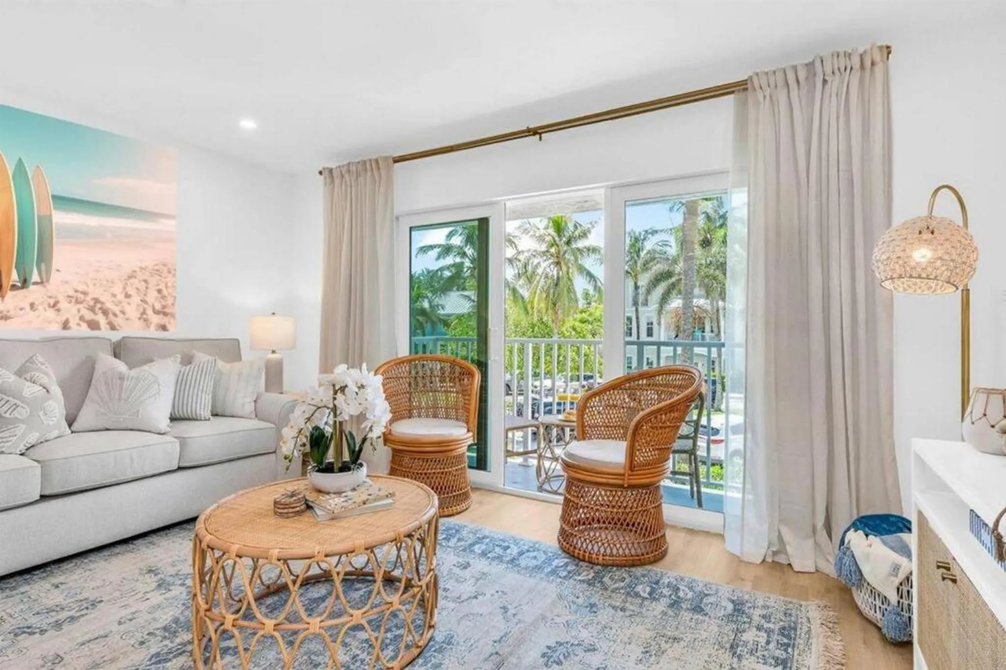 Lux Beachside 2nd Floor Condo 3 Steps to the Beach!