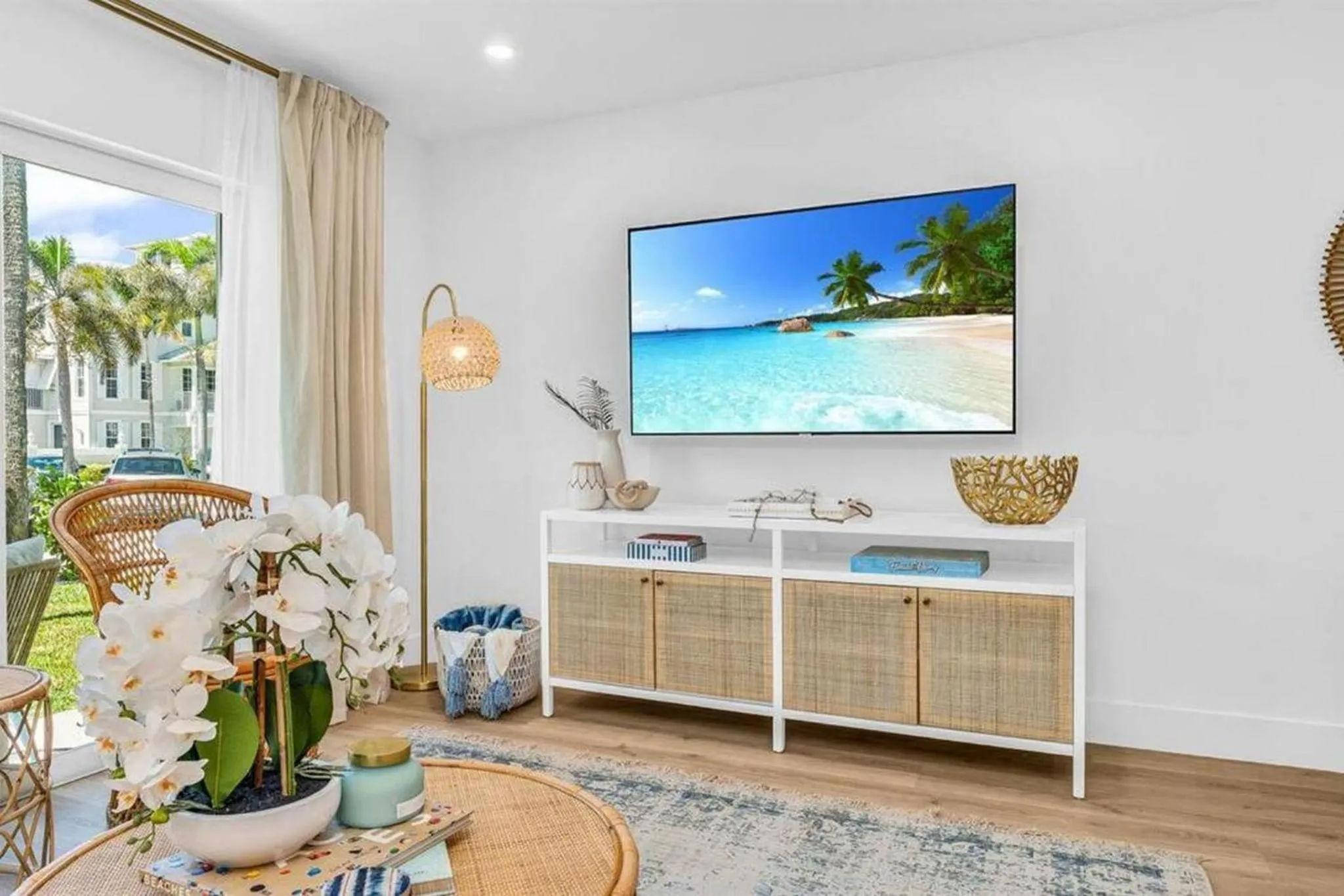 Lux Beachside 2nd Floor Condo 3 Steps to the Beach!
