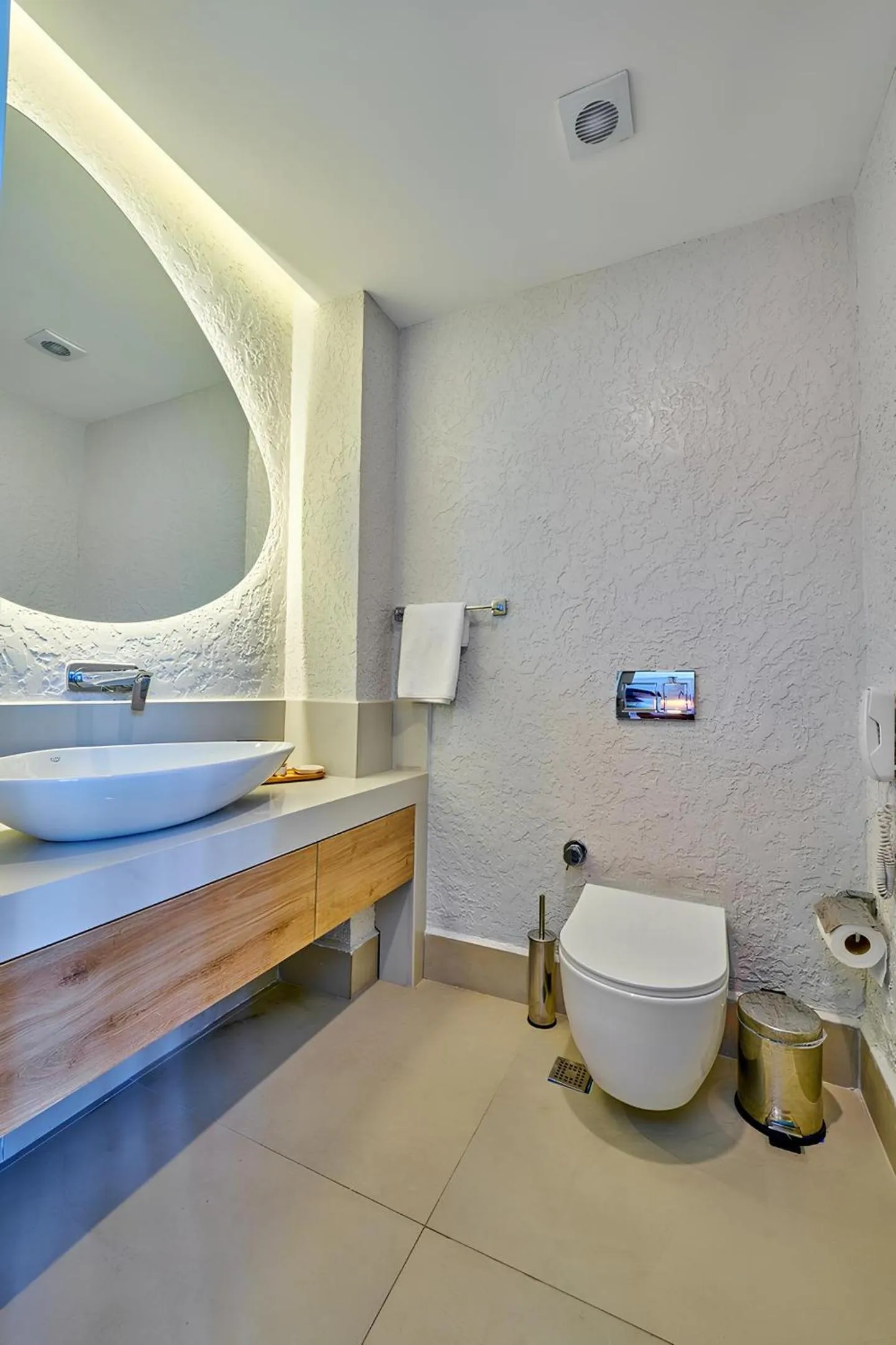 Toilet in Lilium Boutique Hotel