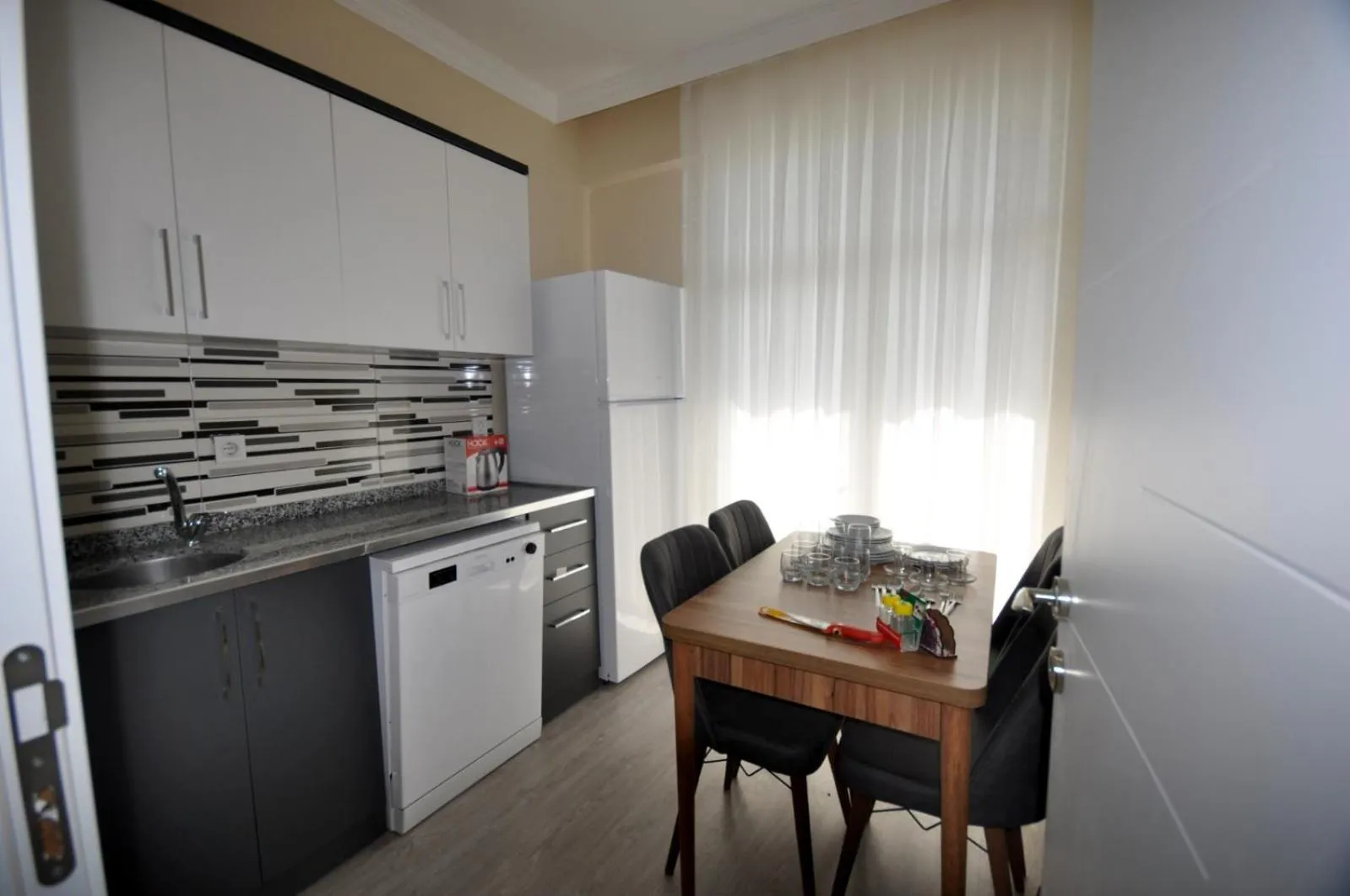 Kitchen or kitchenette in Arpaçay Apart Otel