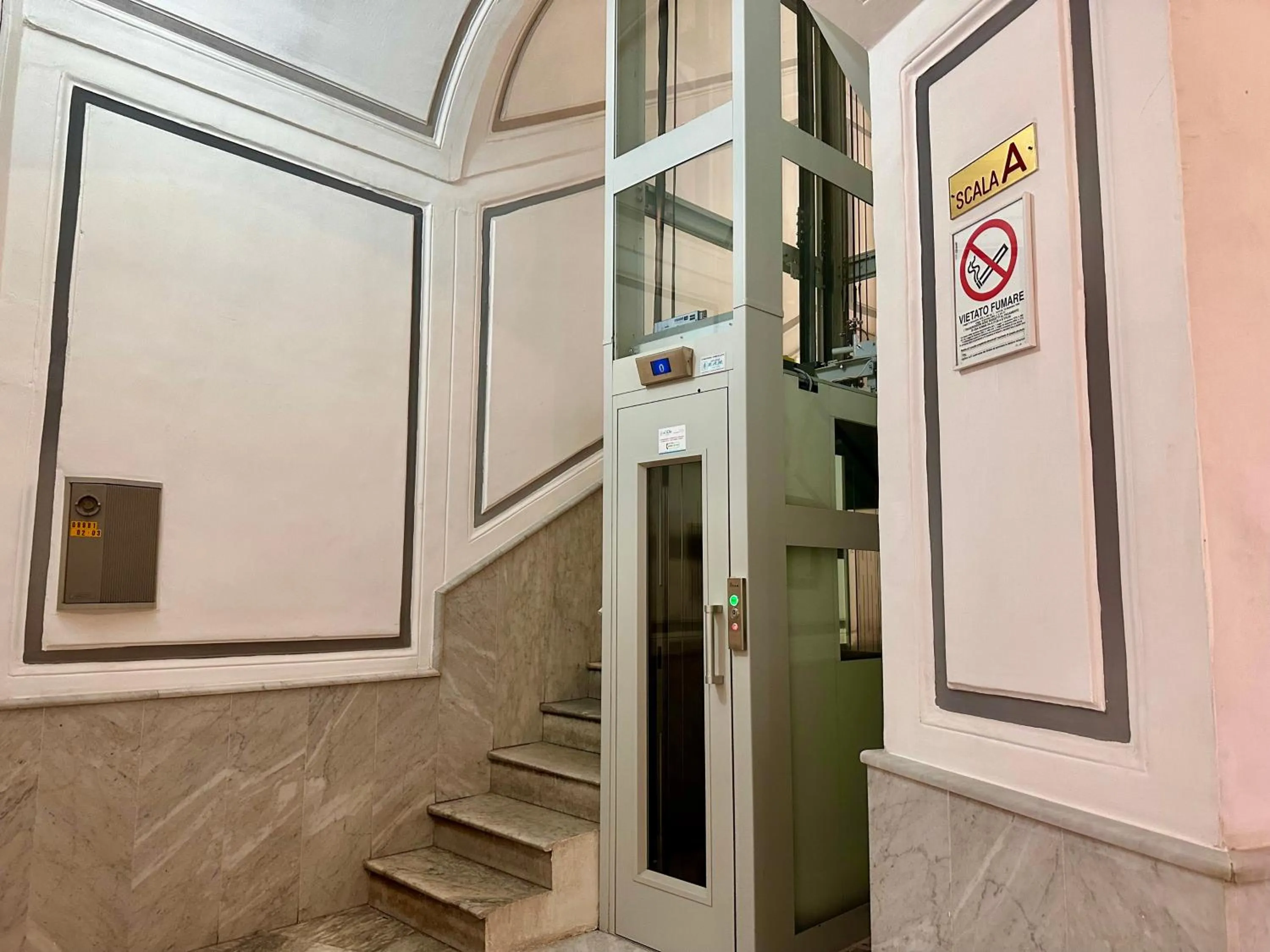 elevator in Elegance Rooms Spaccanapoli
