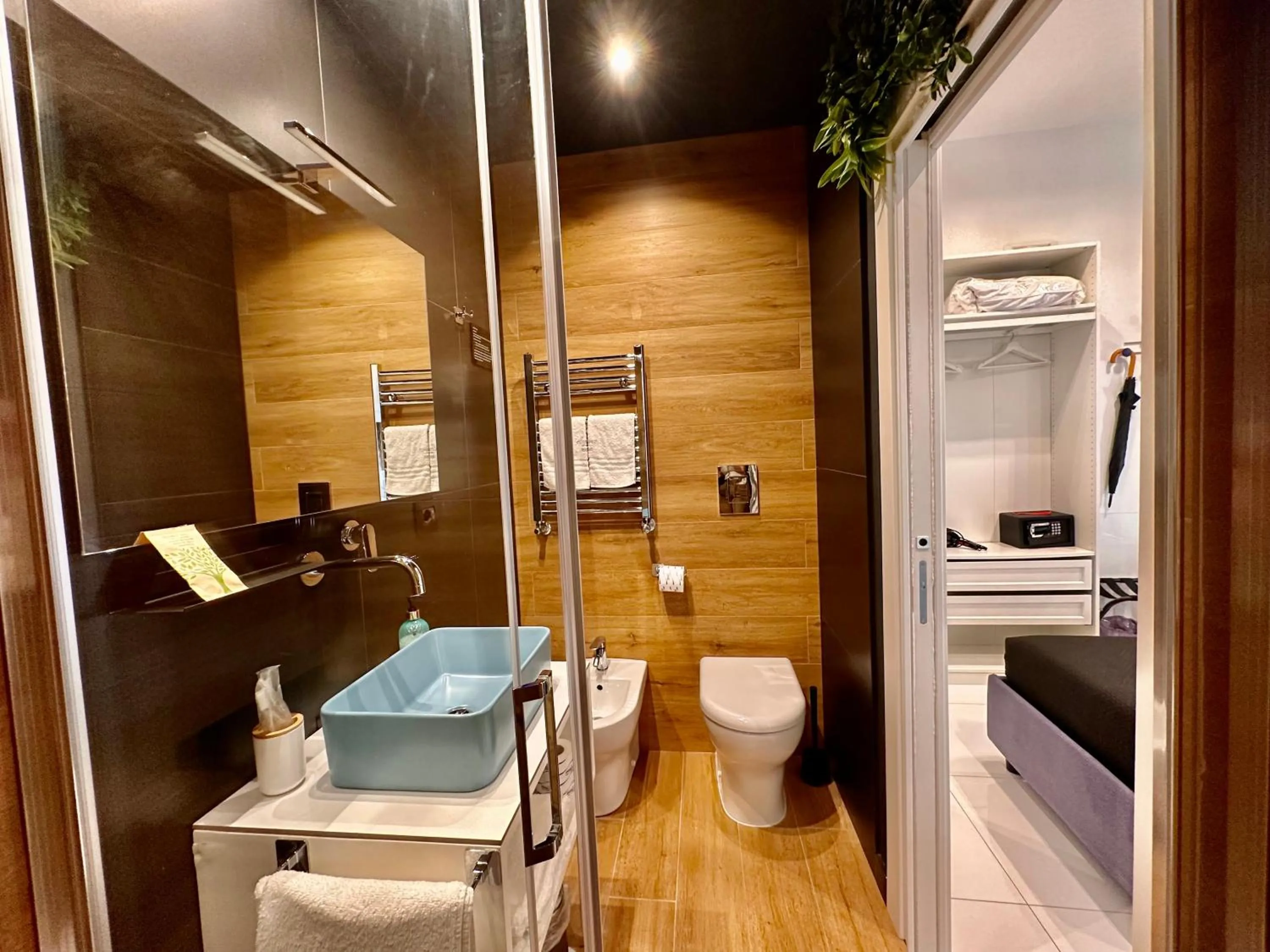 Bathroom in Elegance Rooms Spaccanapoli