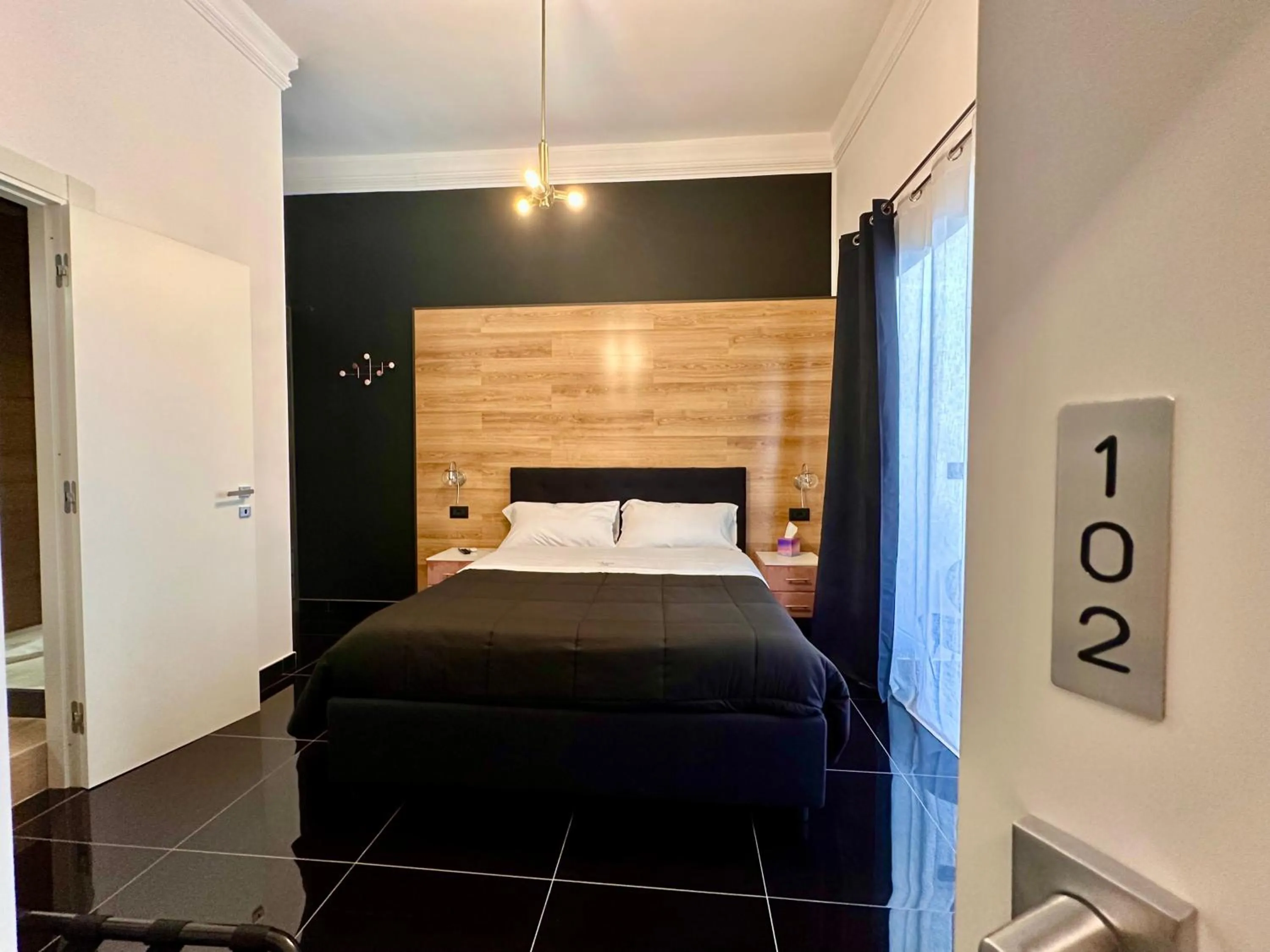 Photo of the whole room, Bed in Elegance Rooms Spaccanapoli