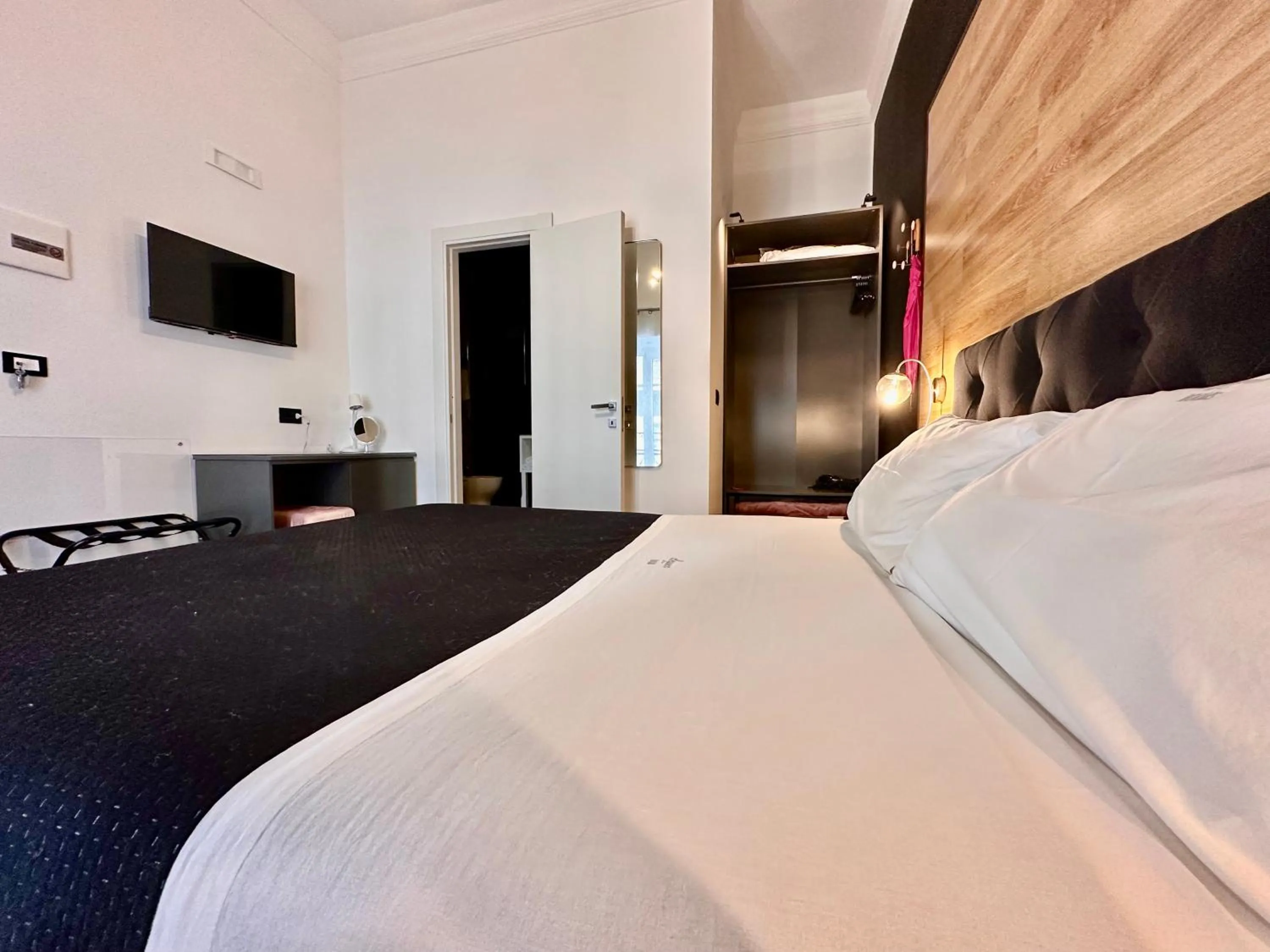 Photo of the whole room, Bed in Elegance Rooms Spaccanapoli