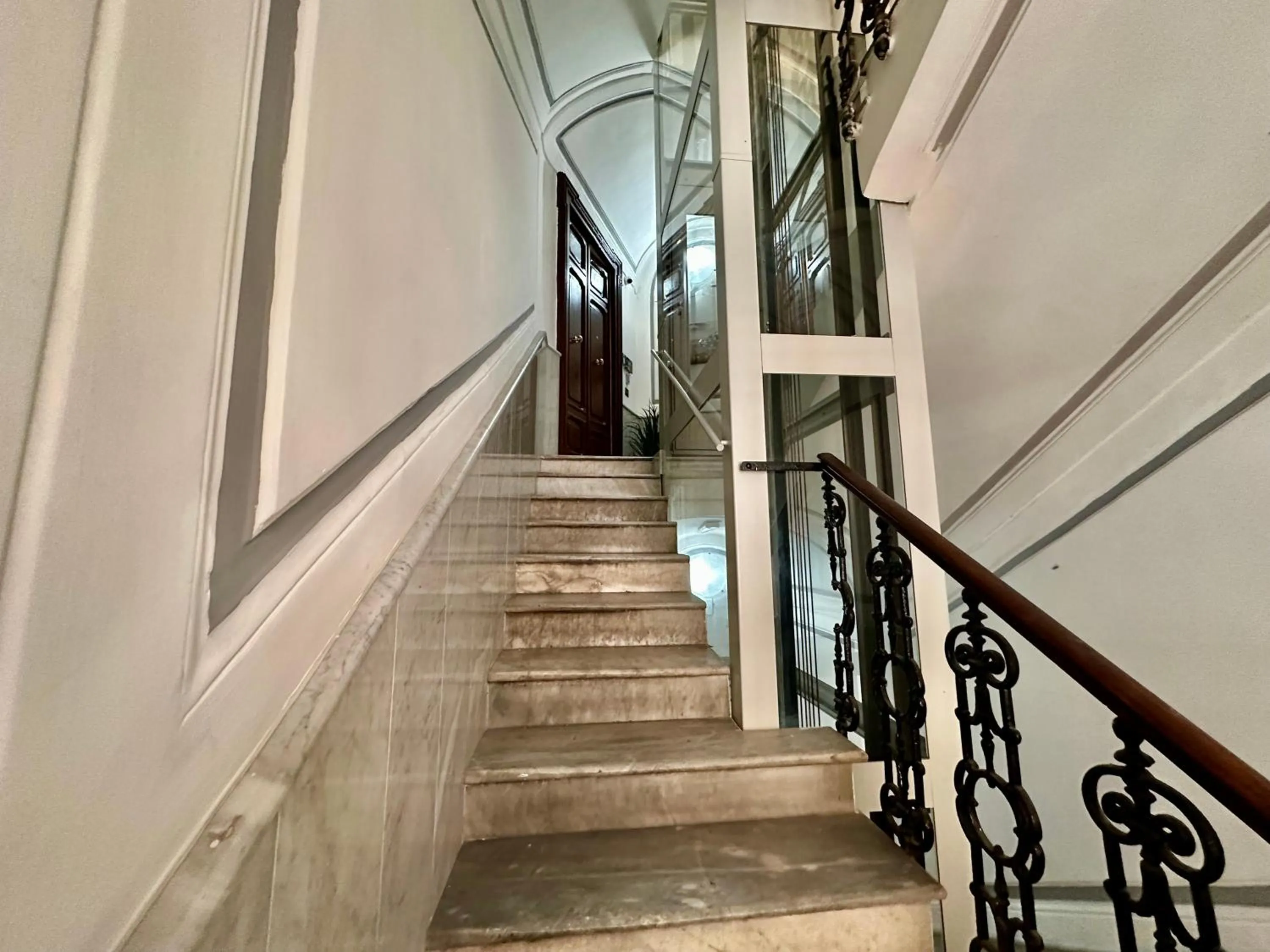 Property building in Elegance Rooms Spaccanapoli