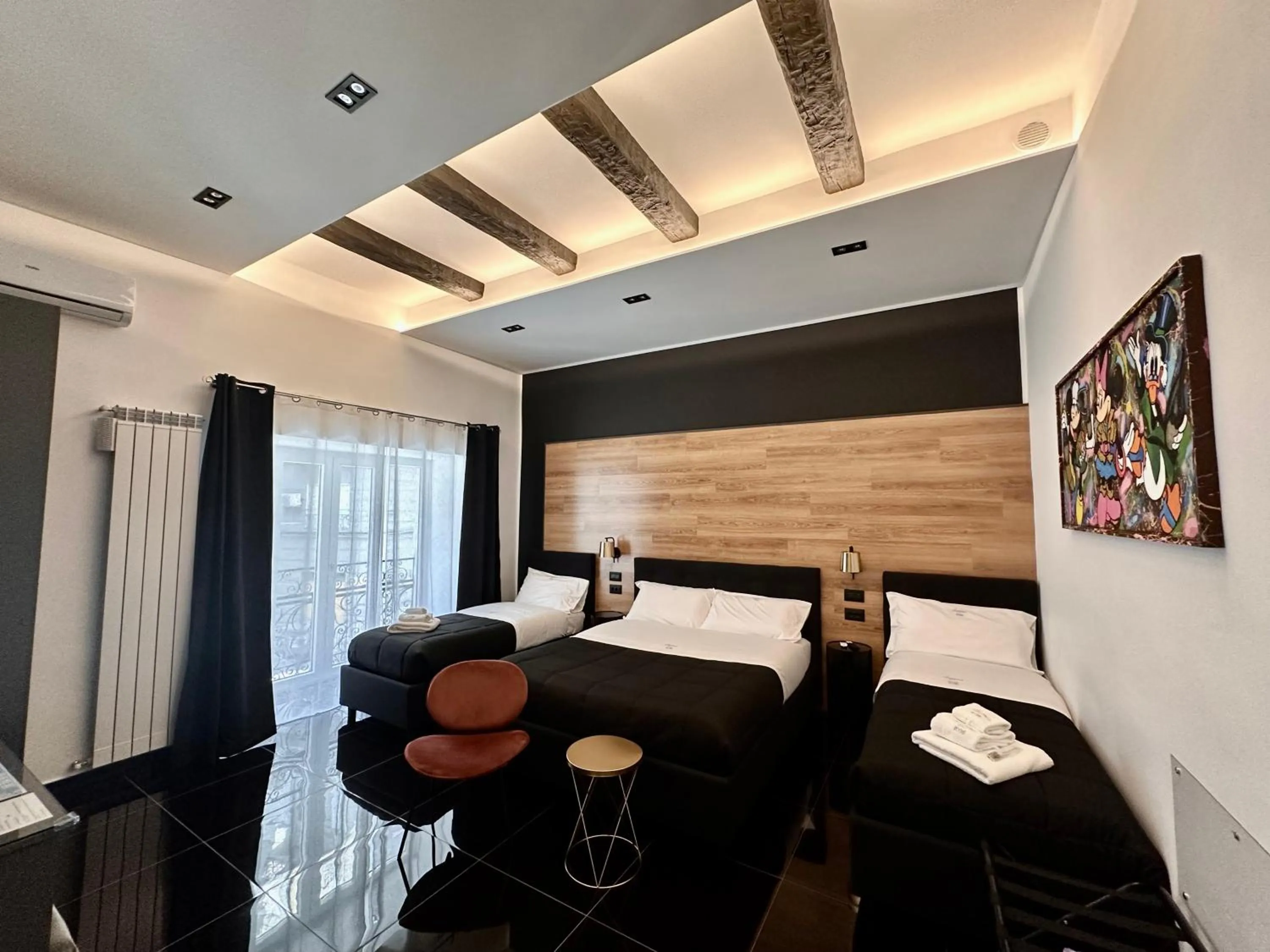 Photo of the whole room, Bed in Elegance Rooms Spaccanapoli