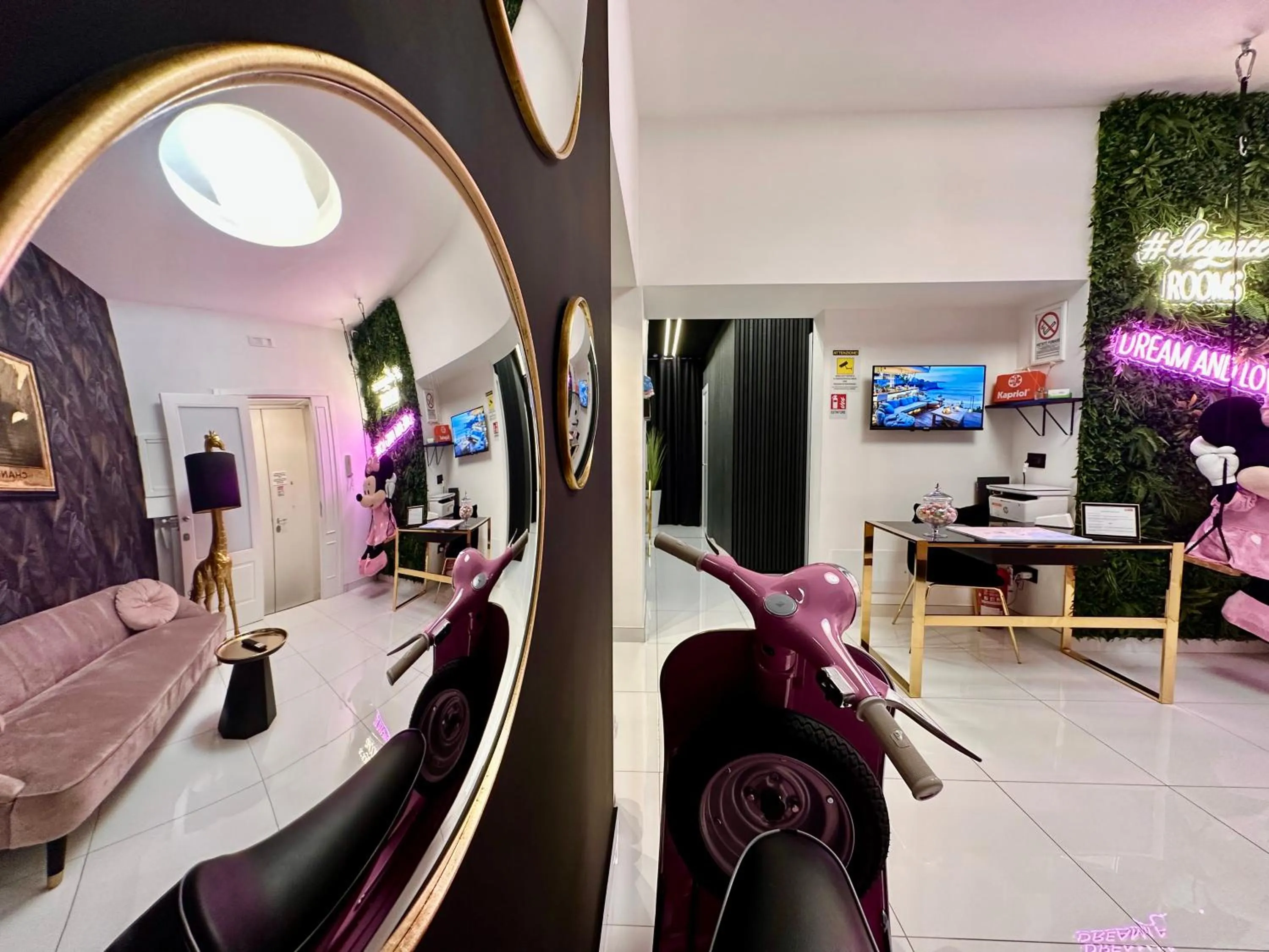 Lobby or reception in Elegance Rooms Spaccanapoli