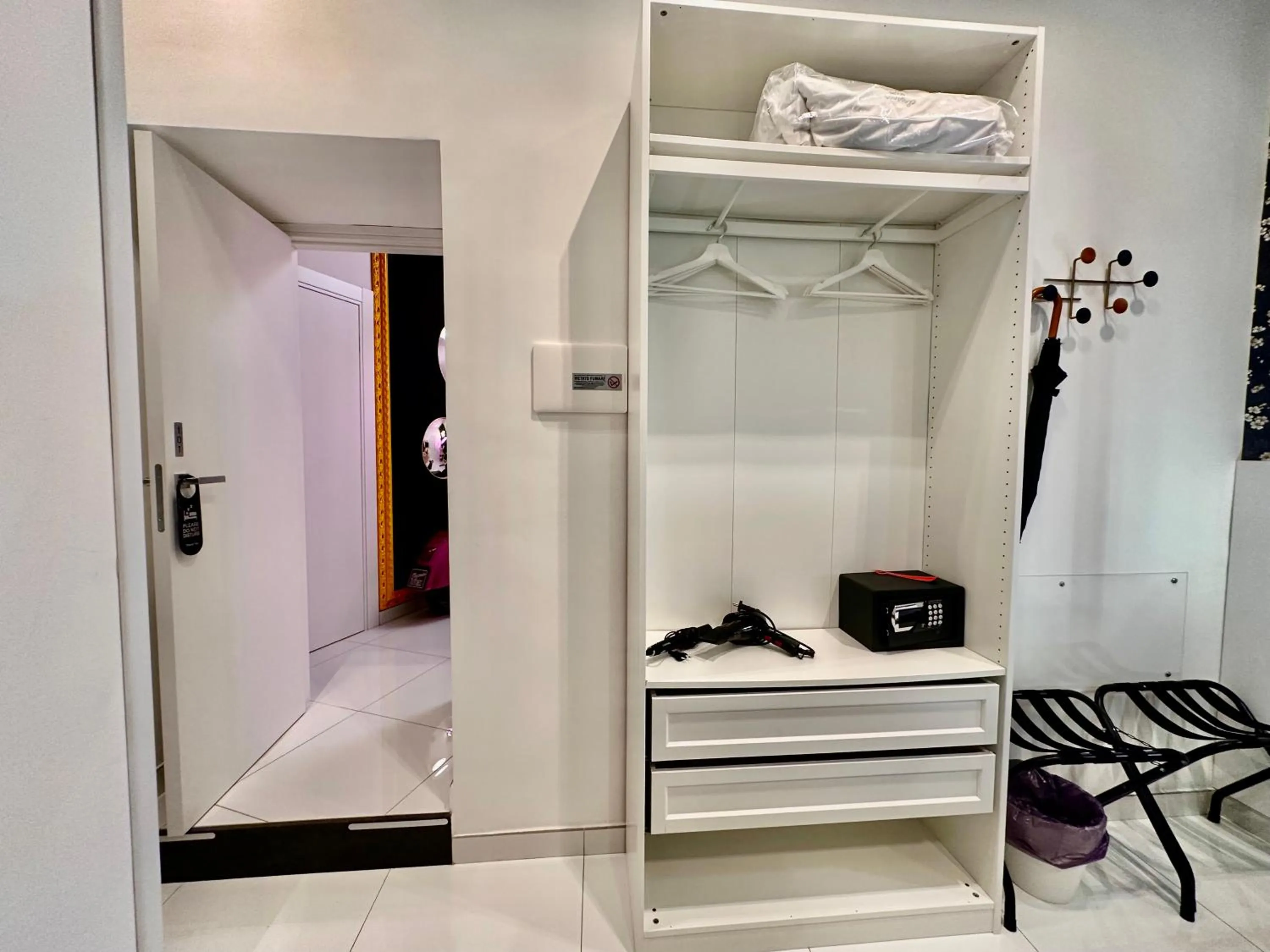 wardrobe in Elegance Rooms Spaccanapoli