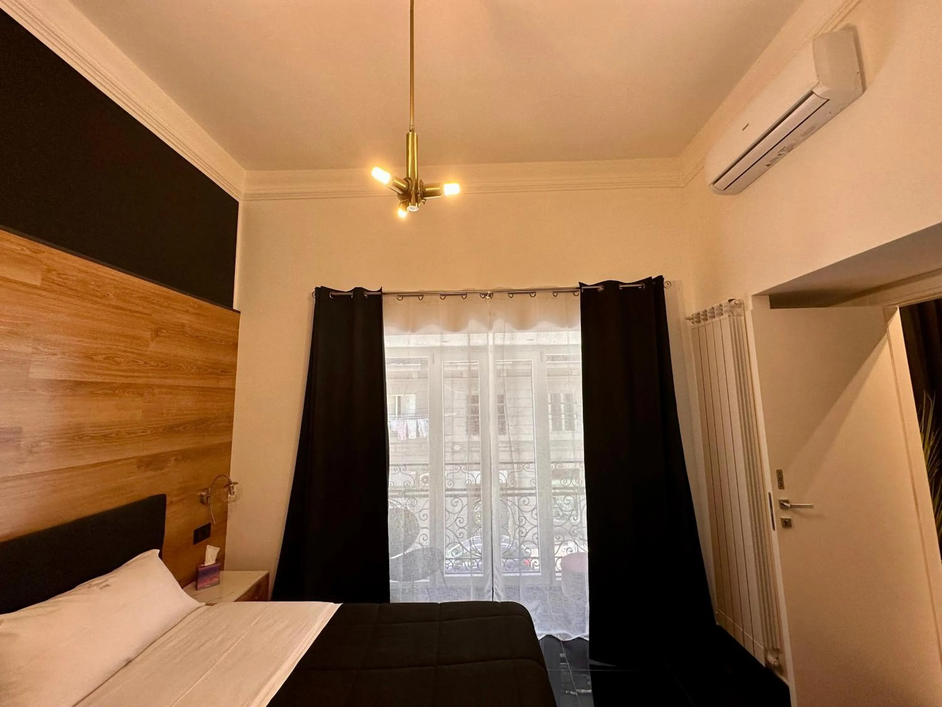 Photo of the whole room, Bed in Elegance Rooms Spaccanapoli