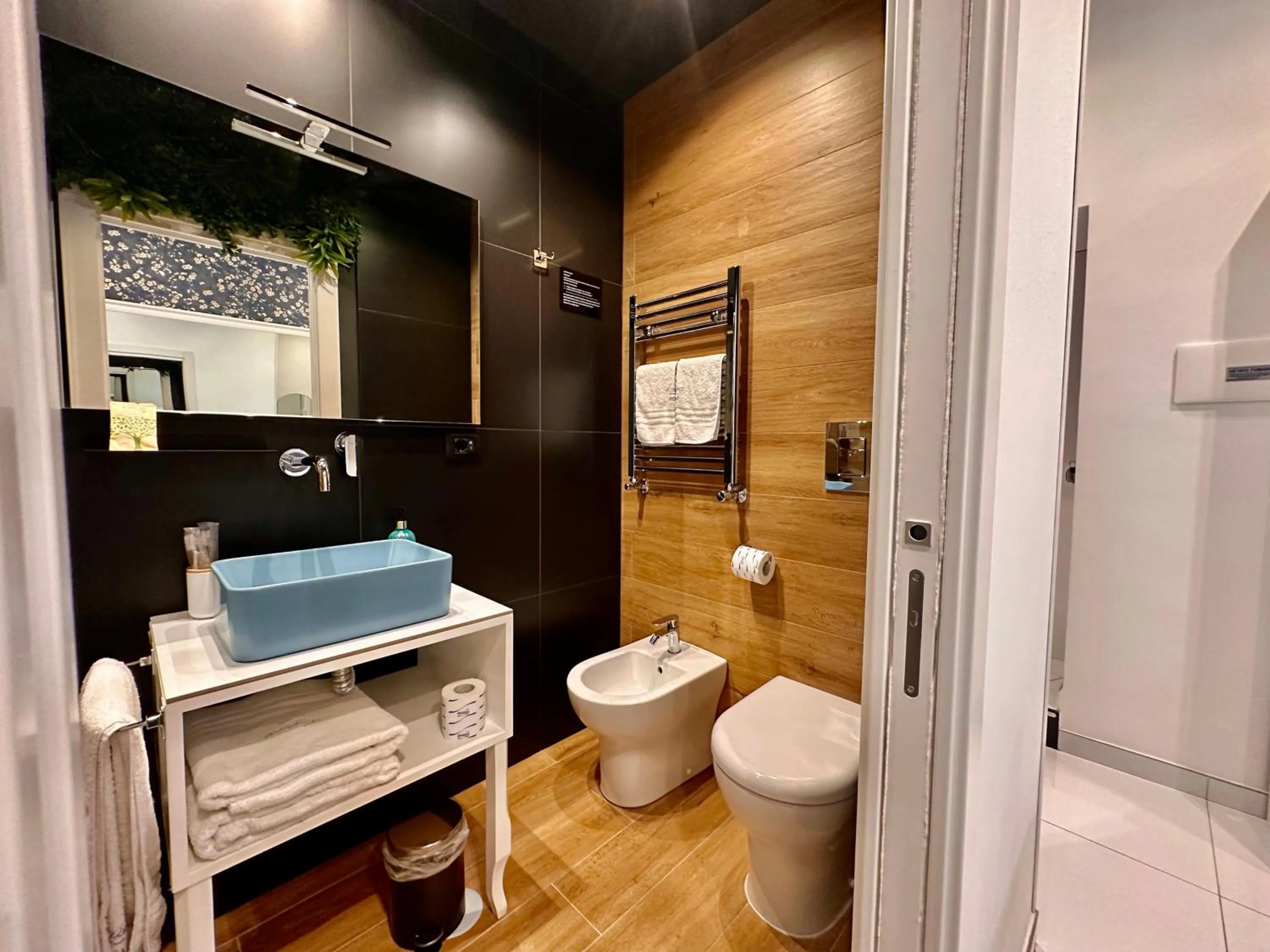 Bathroom in Elegance Rooms Spaccanapoli