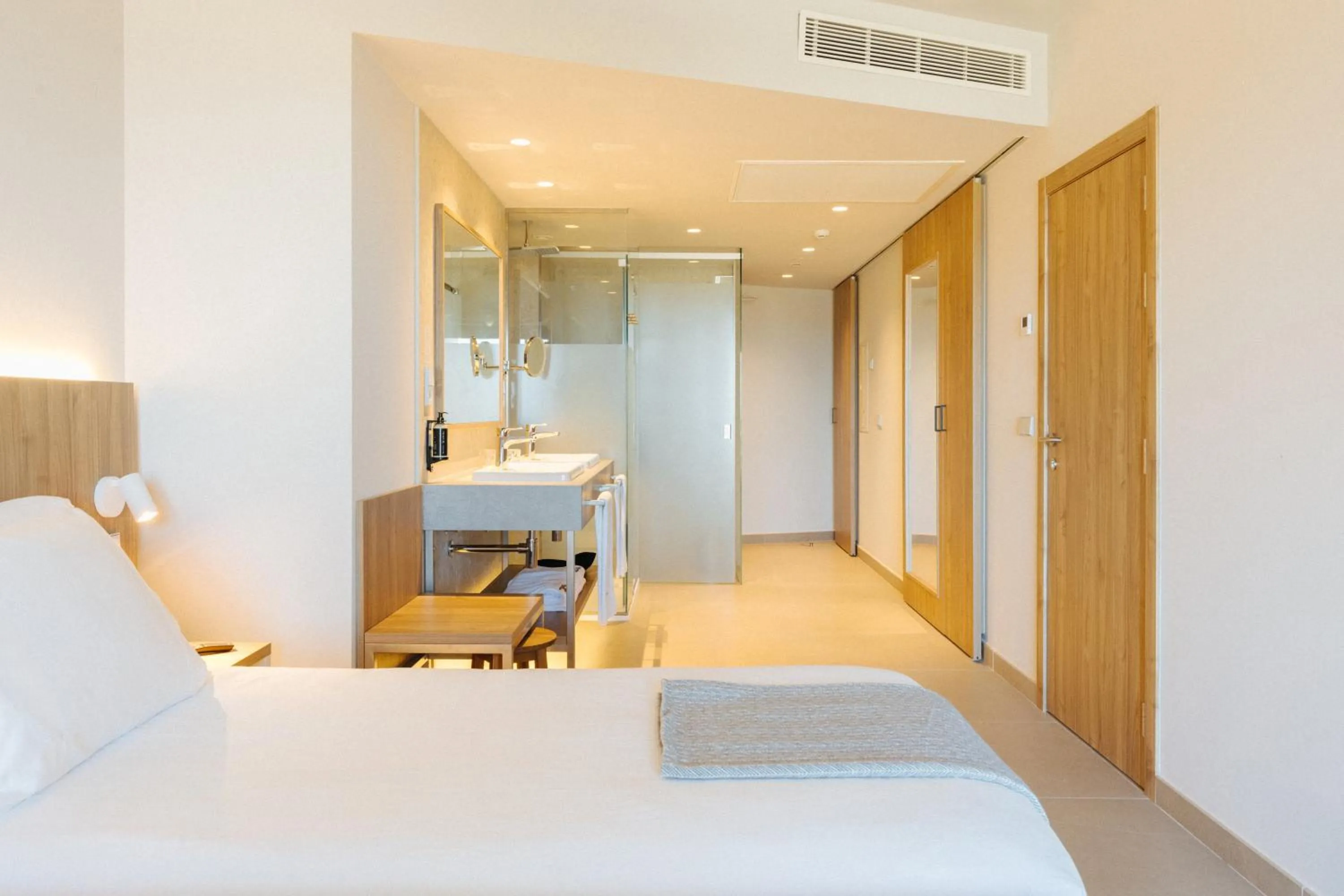 Bathroom, Bed in BANCAL HOTEL and SPA