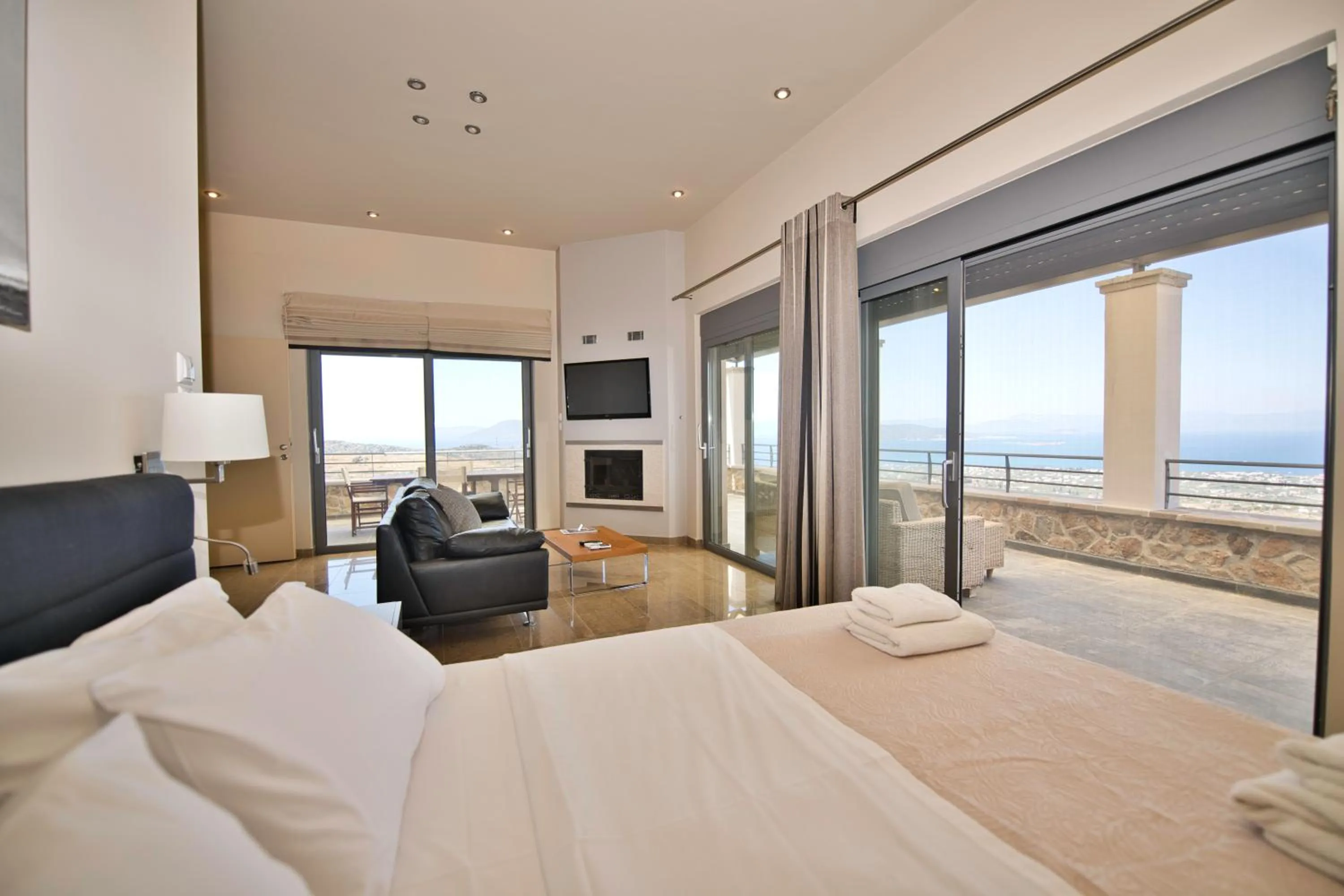 TV and multimedia in Marini Luxury Apartments and Suites