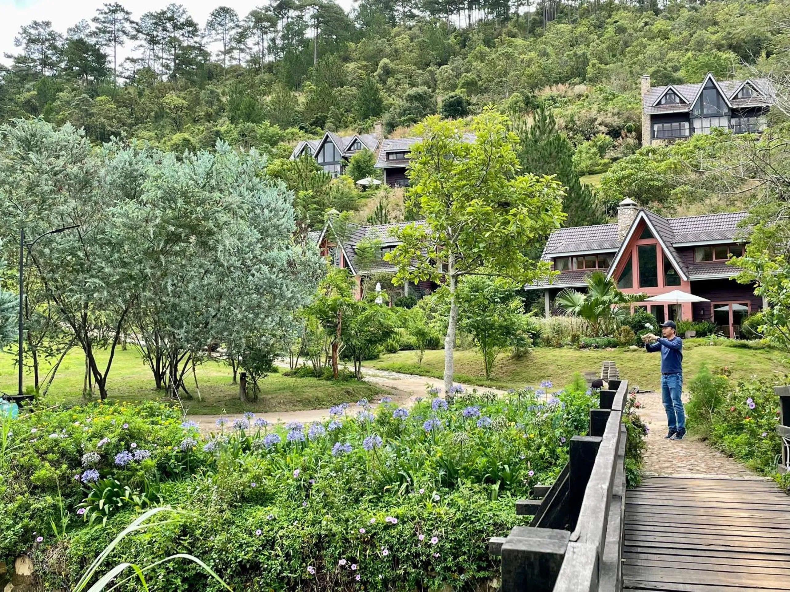 Day in Lat Valley Retreat Village