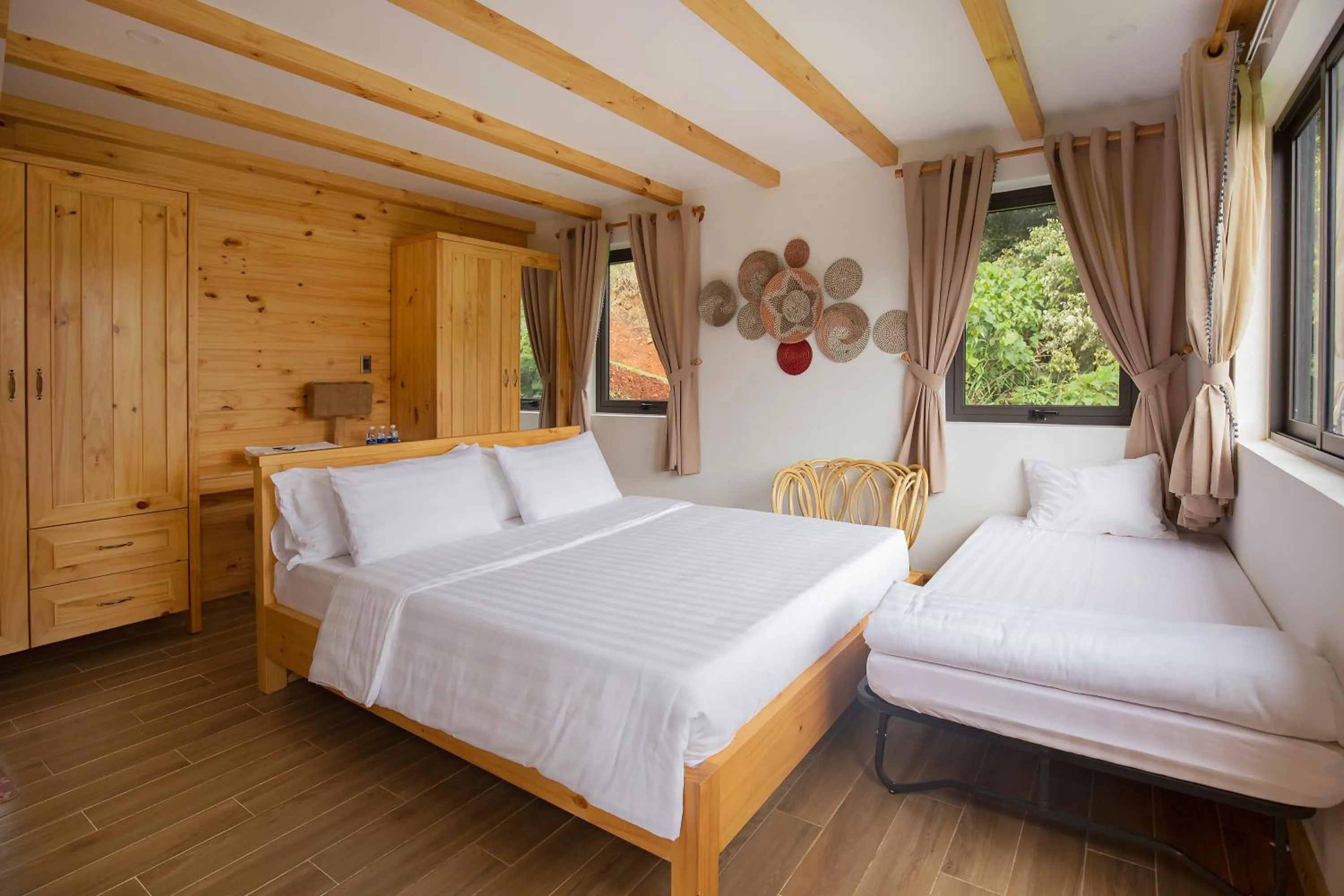 Photo of the whole room, Bed in Lat Valley Retreat Village