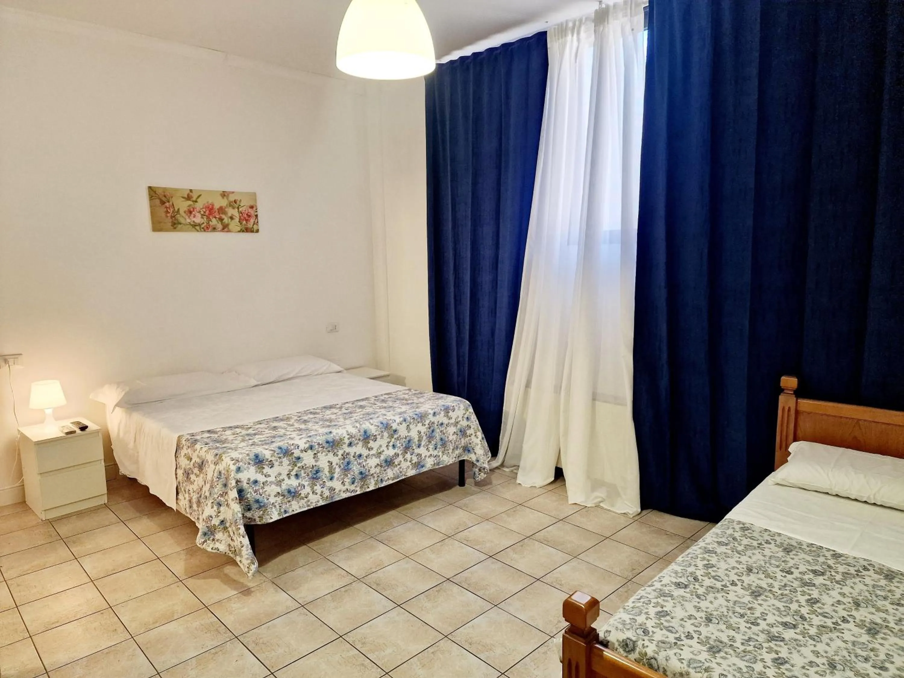 Photo of the whole room, Bed in Hotel Firenze 2000