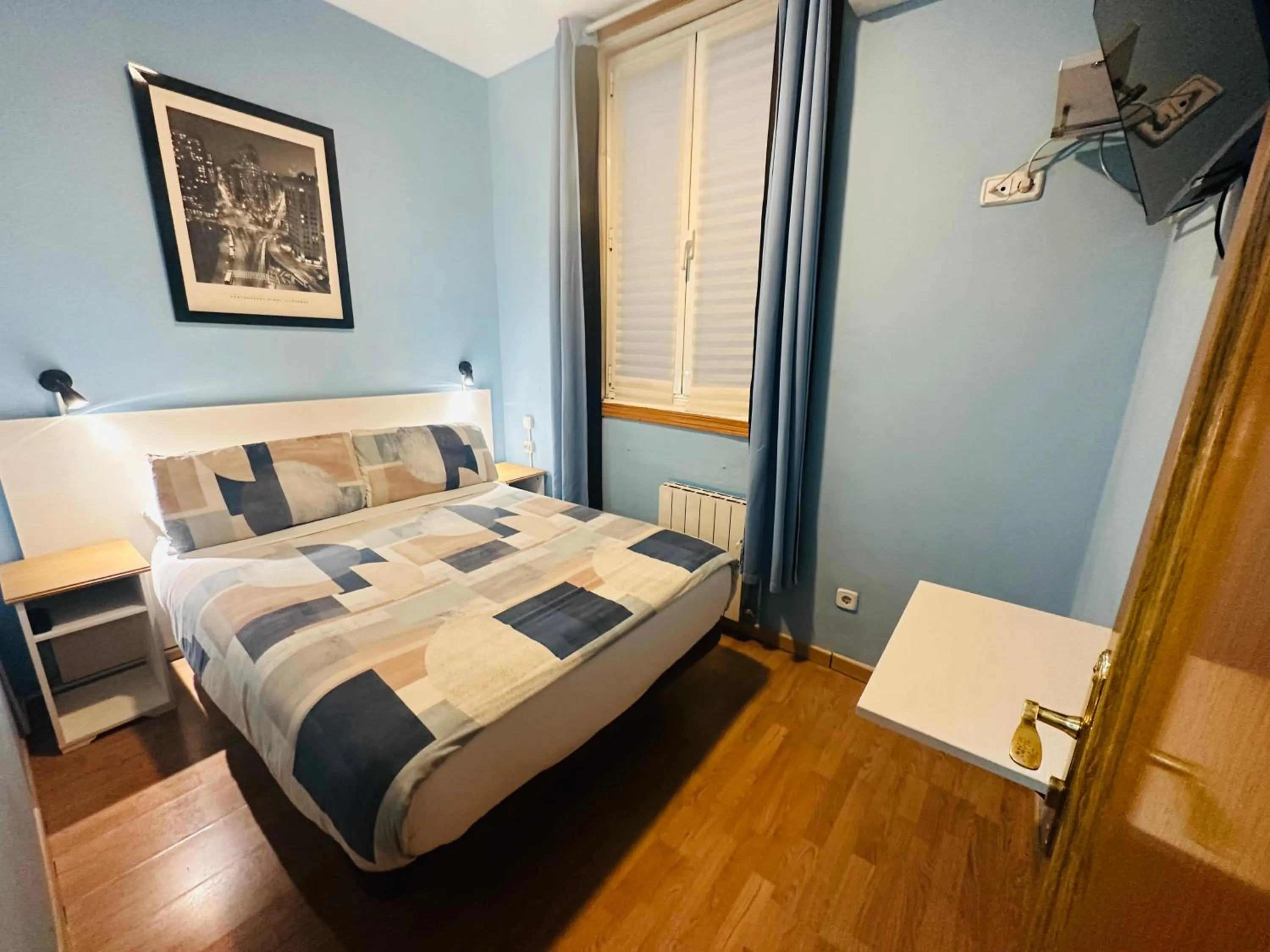 Photo of the whole room, Bed in CH Casillas