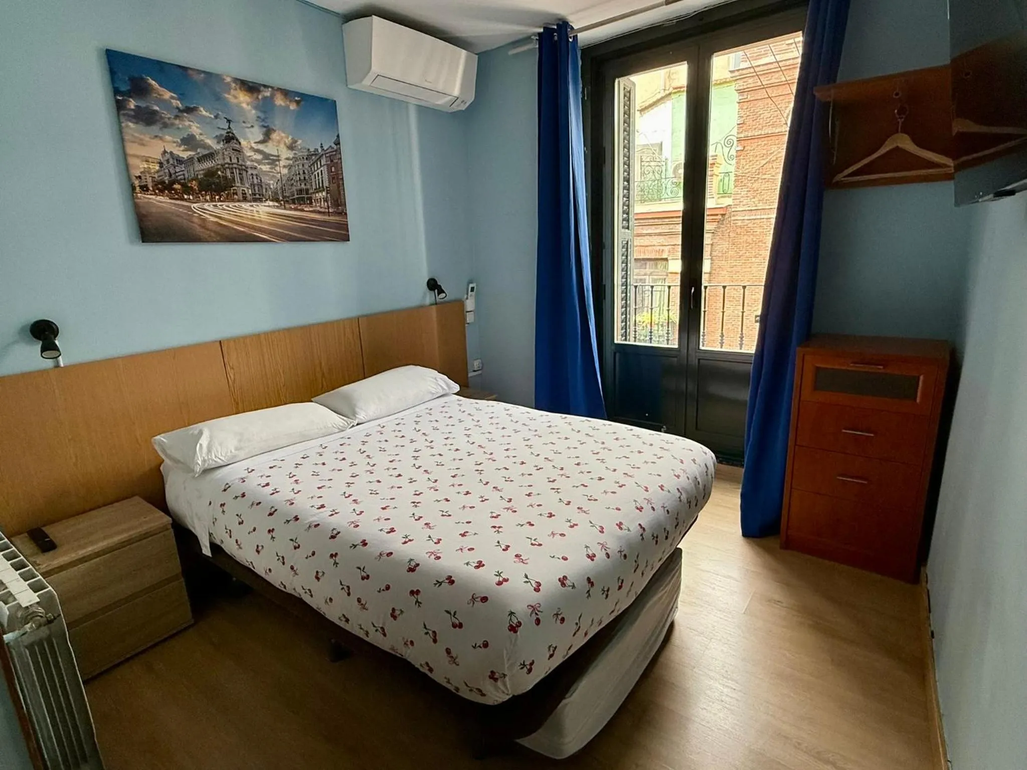 Photo of the whole room, Bed in CH Casillas