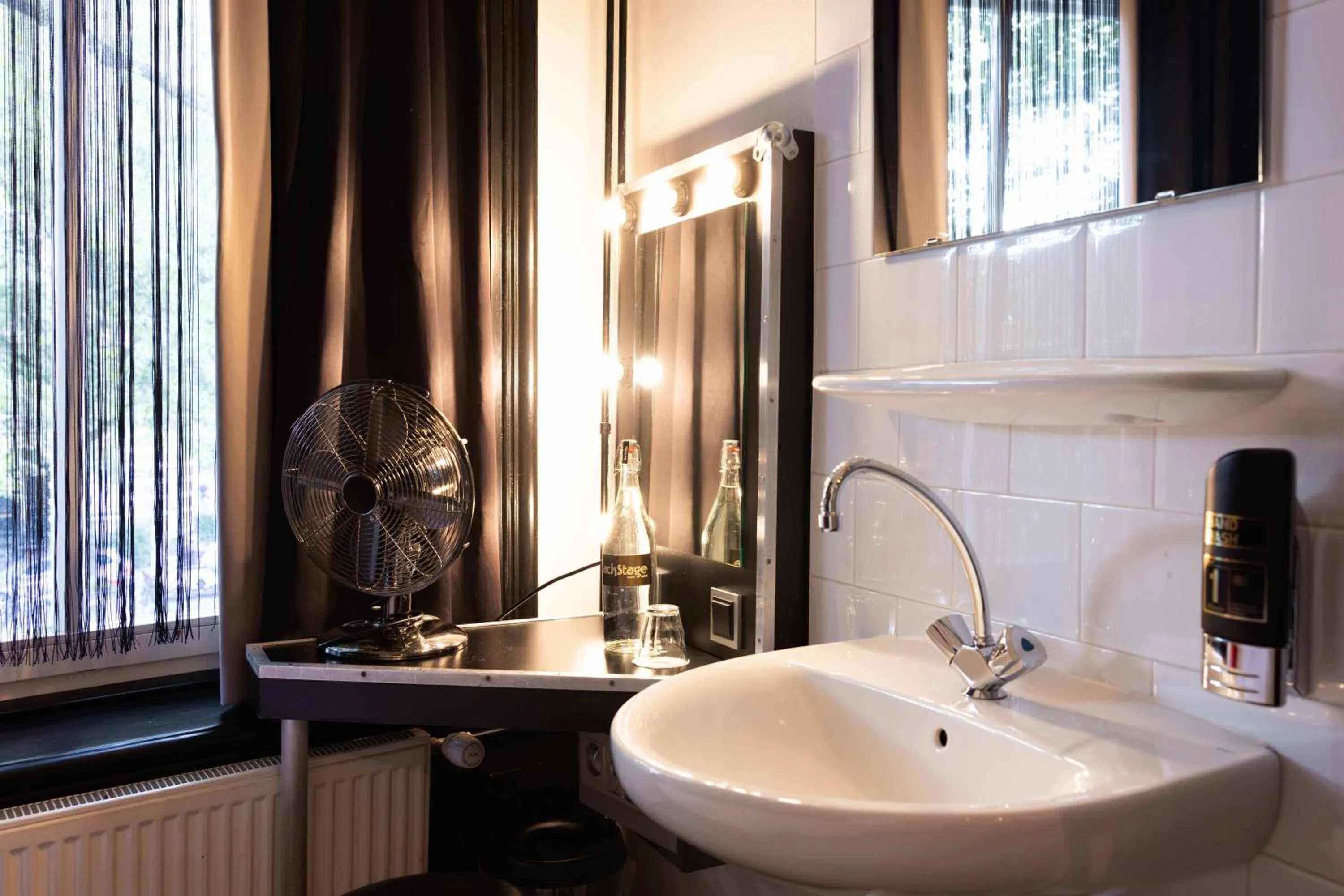 Bathroom in Backstage Hotel Amsterdam