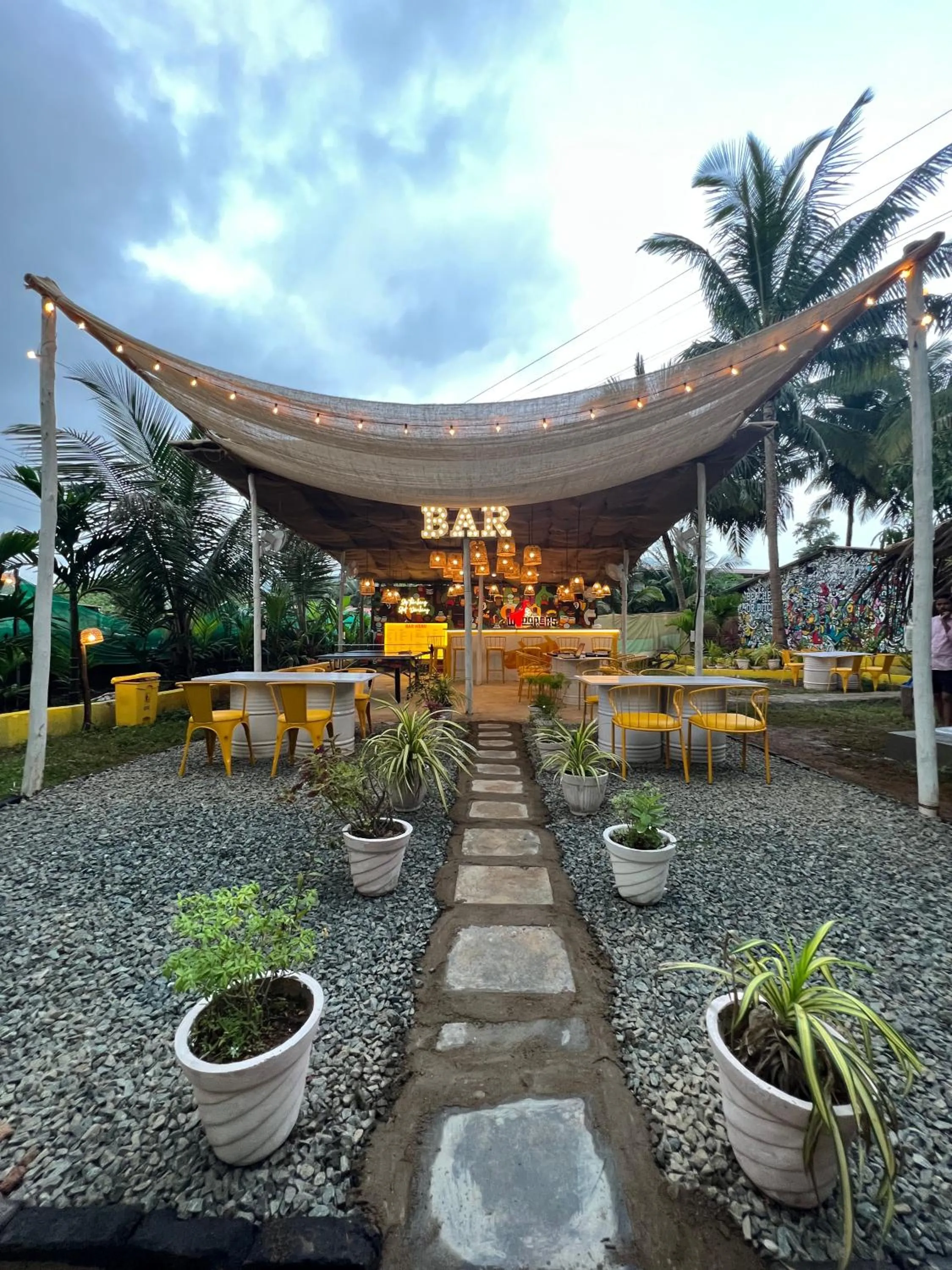 Garden view in Whoopers Party Hostel, Palolem