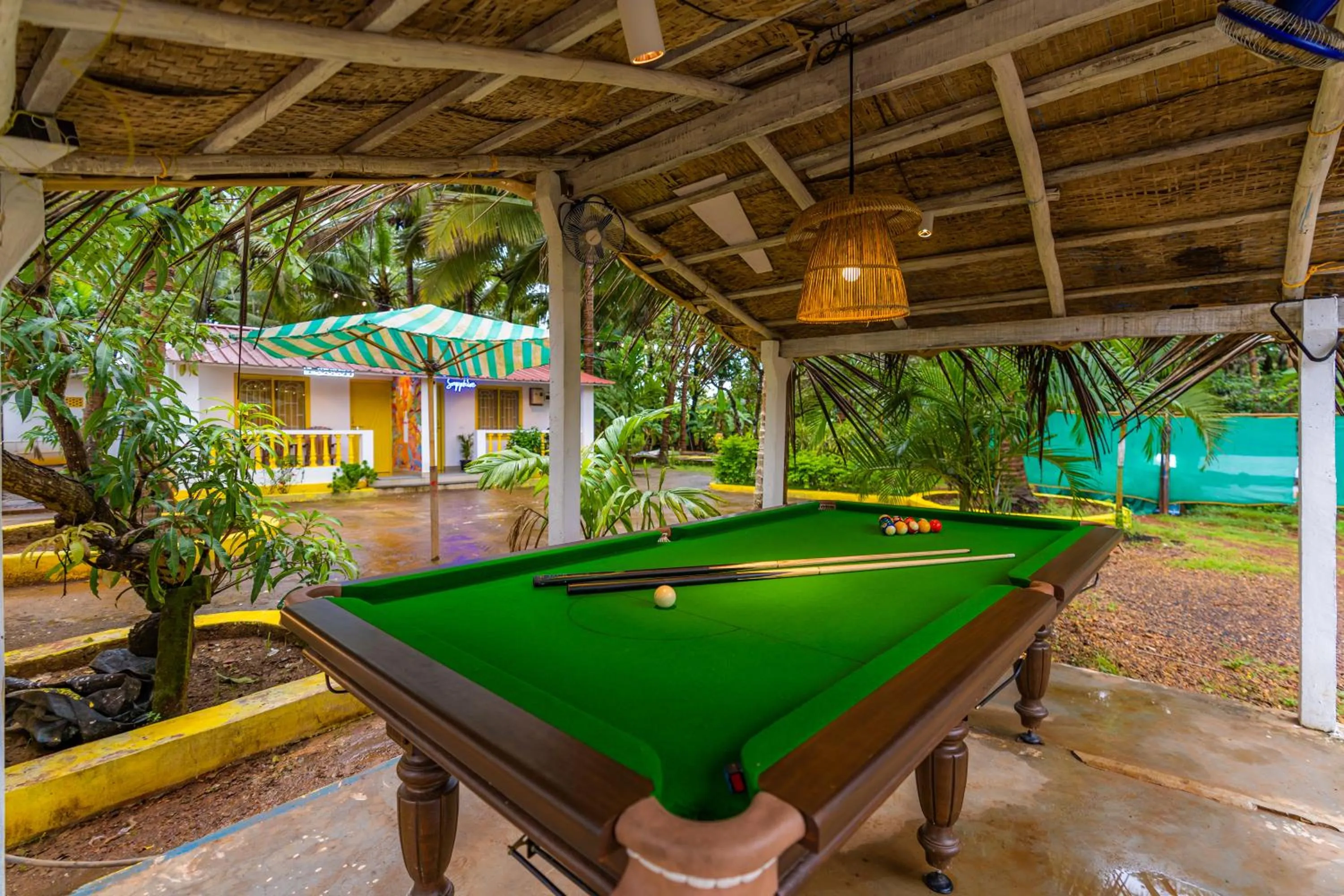 Billiard in Whoopers Party Hostel, Palolem