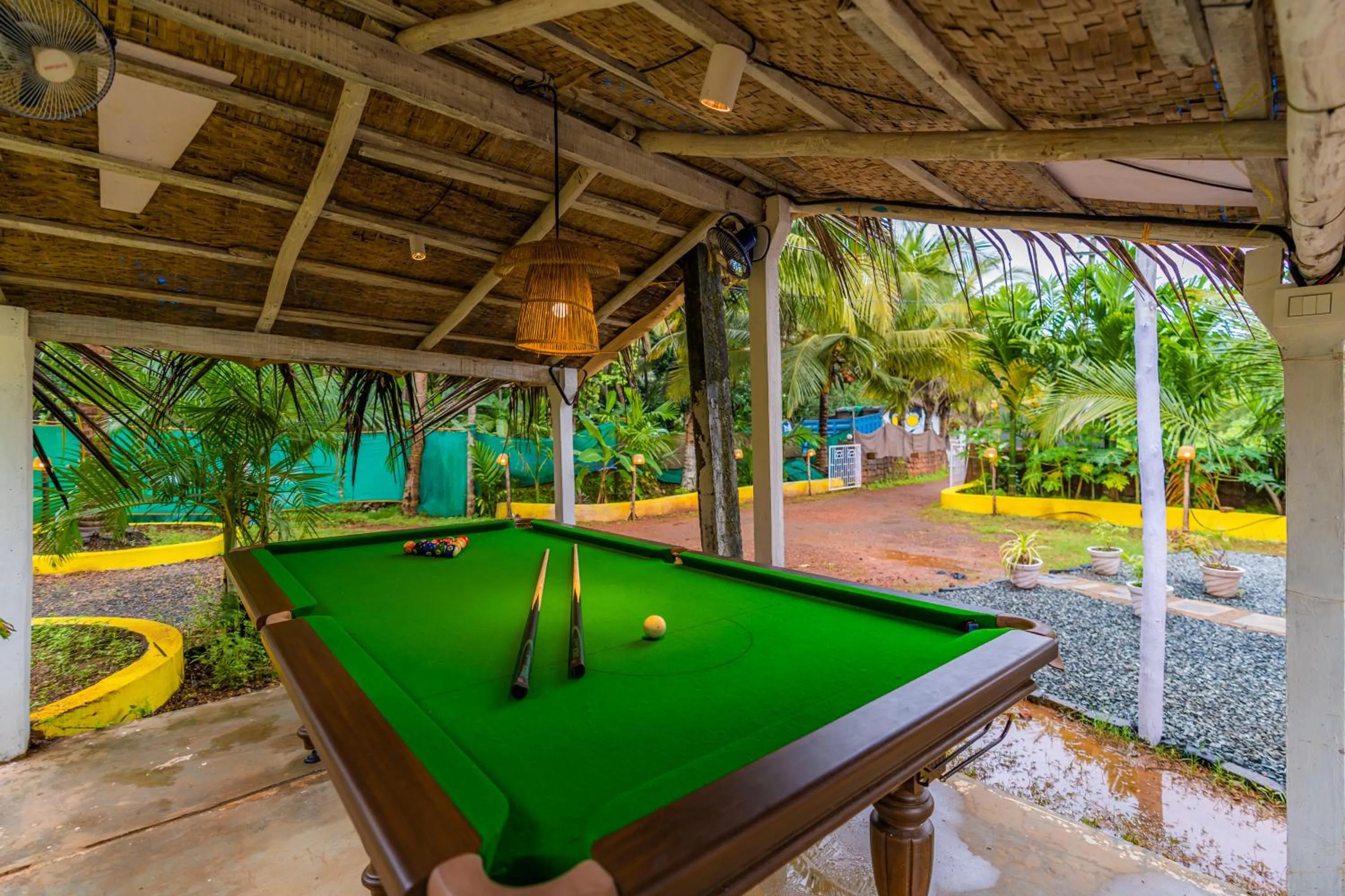 Billiard in Whoopers Party Hostel, Palolem