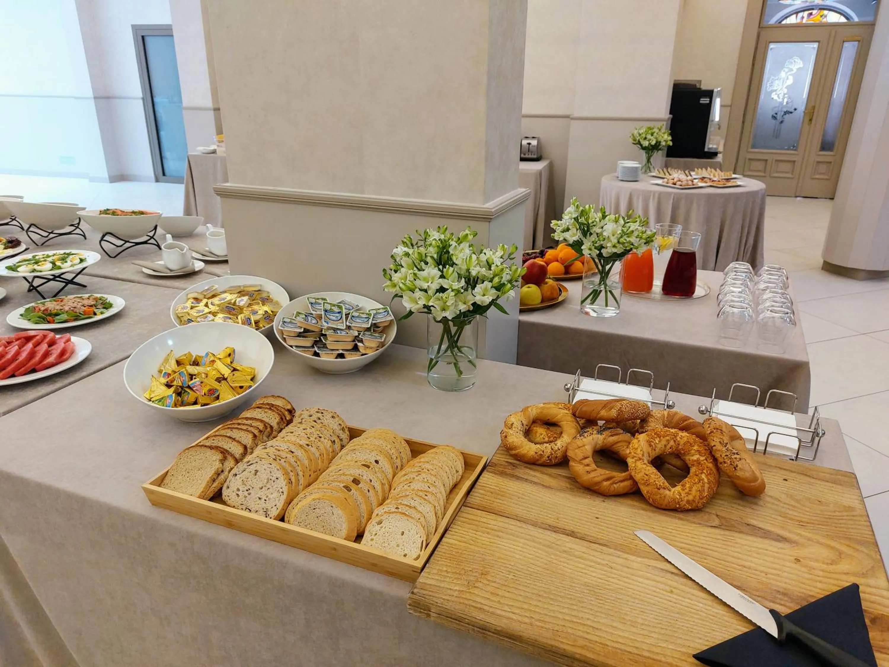 Food close-up in 70s Hostel