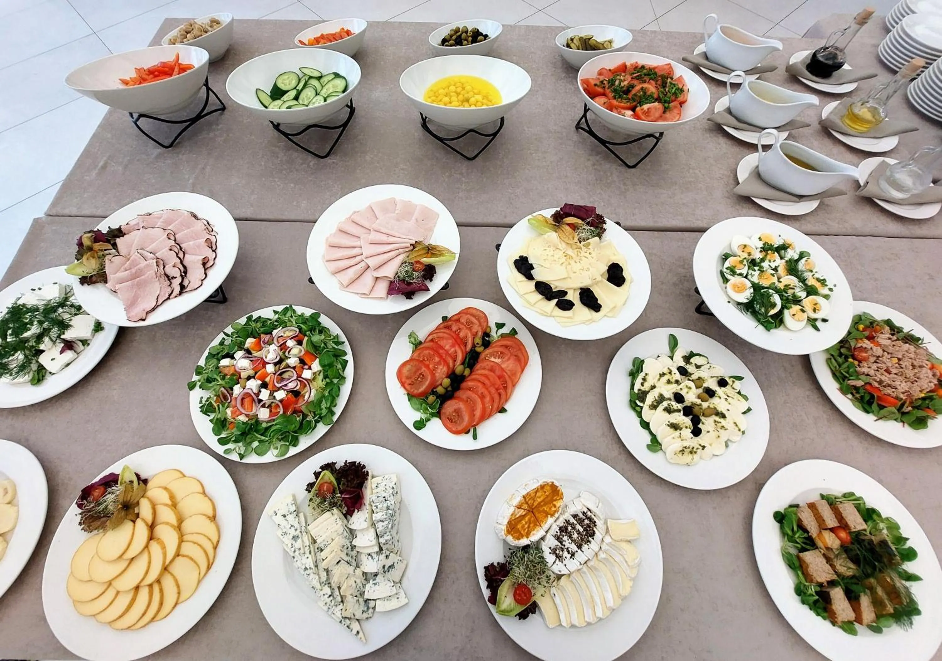 Food close-up in 70s Hostel