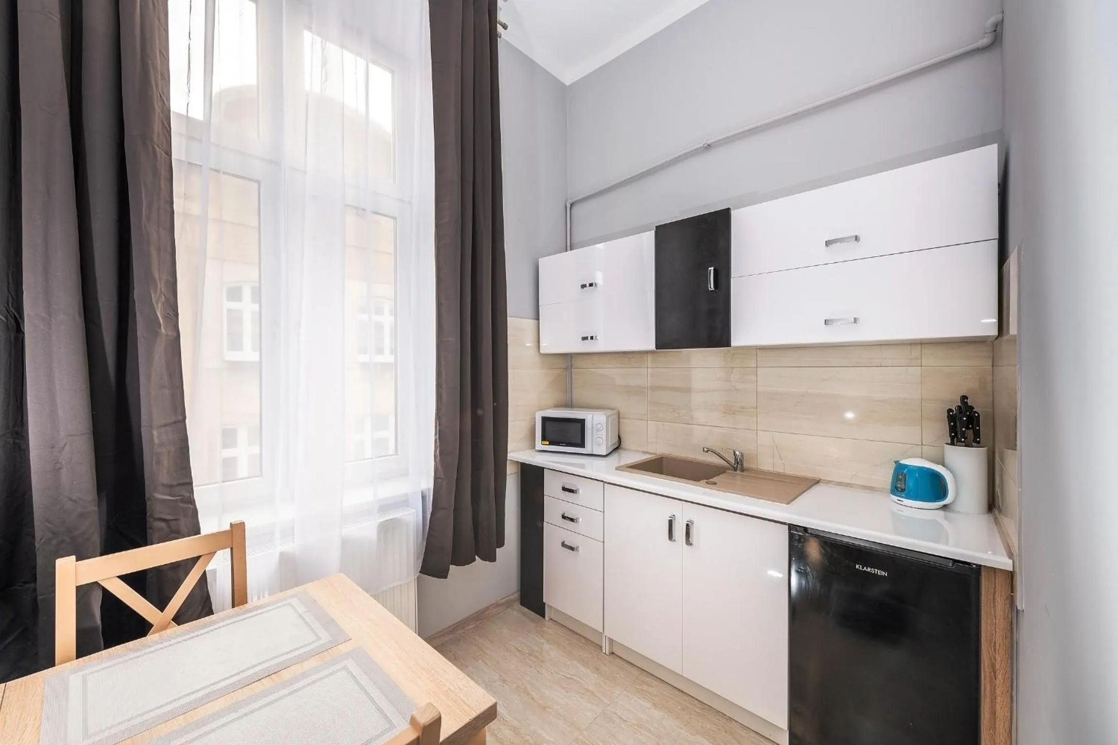 Kitchen or kitchenette in 70s Hostel