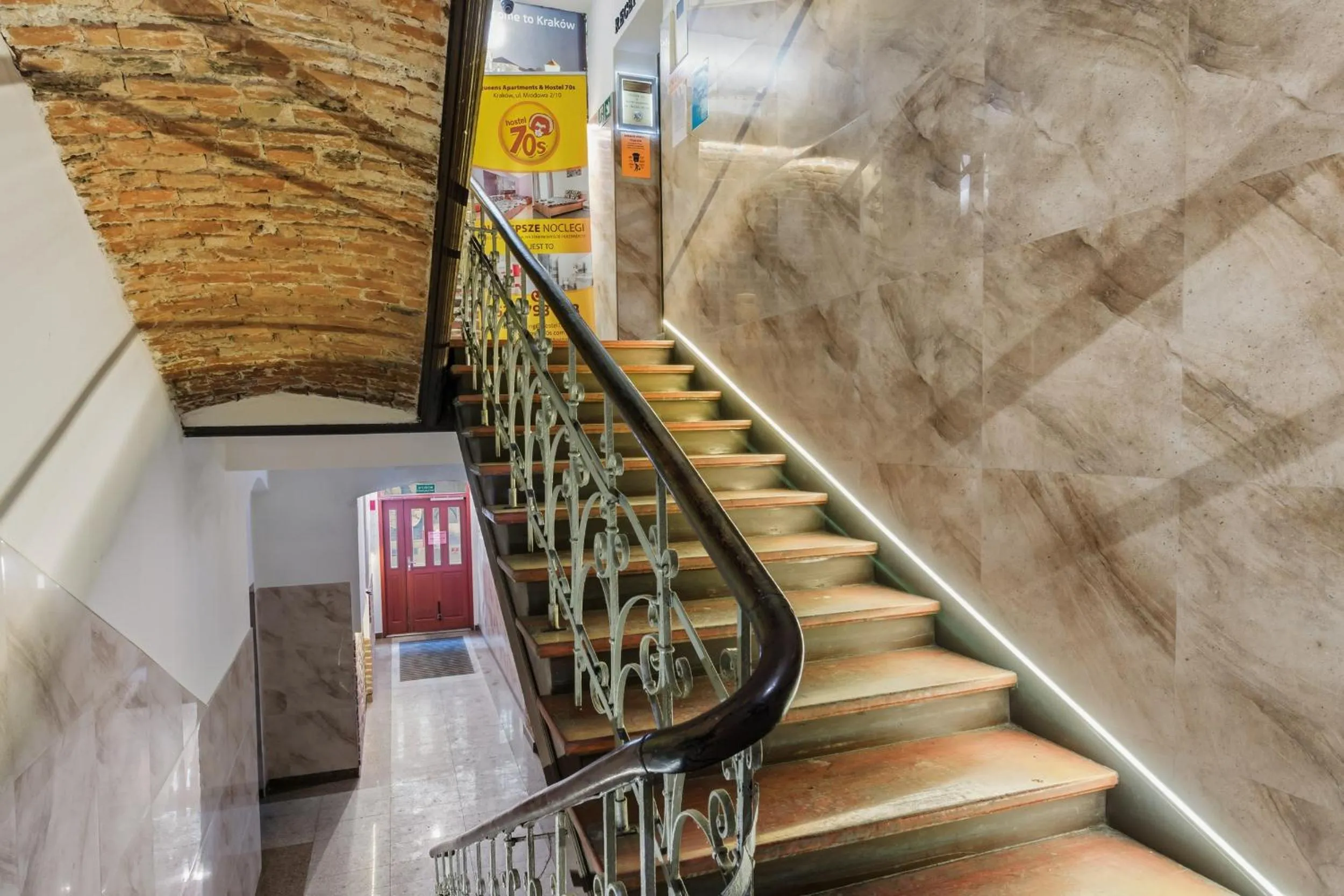 Facade/entrance in 70s Hostel