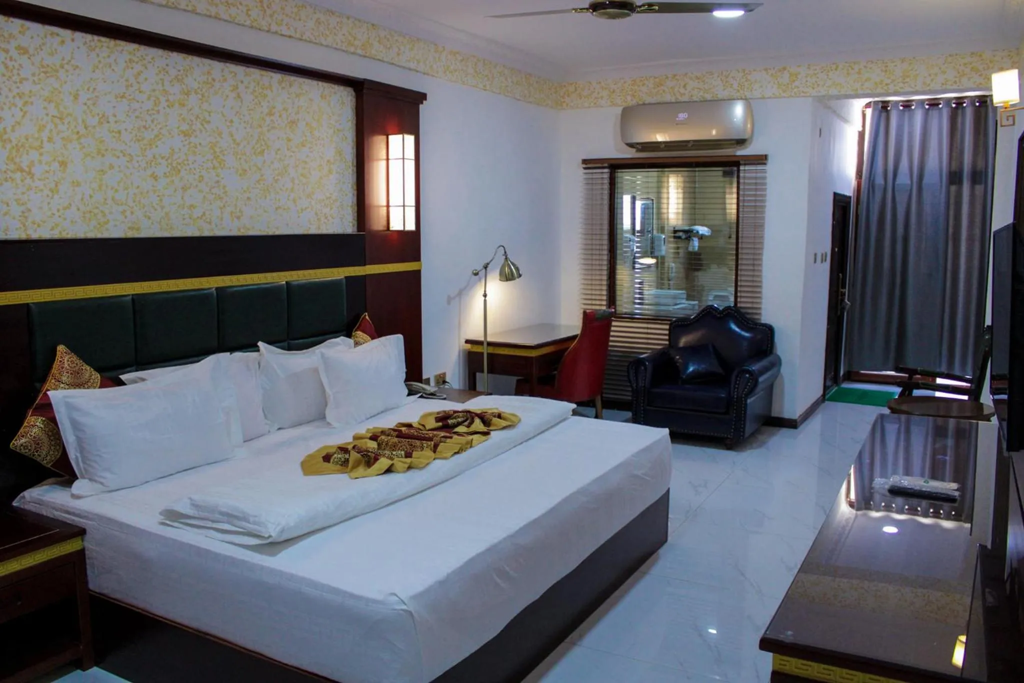 Bed in Dellagio Hotel