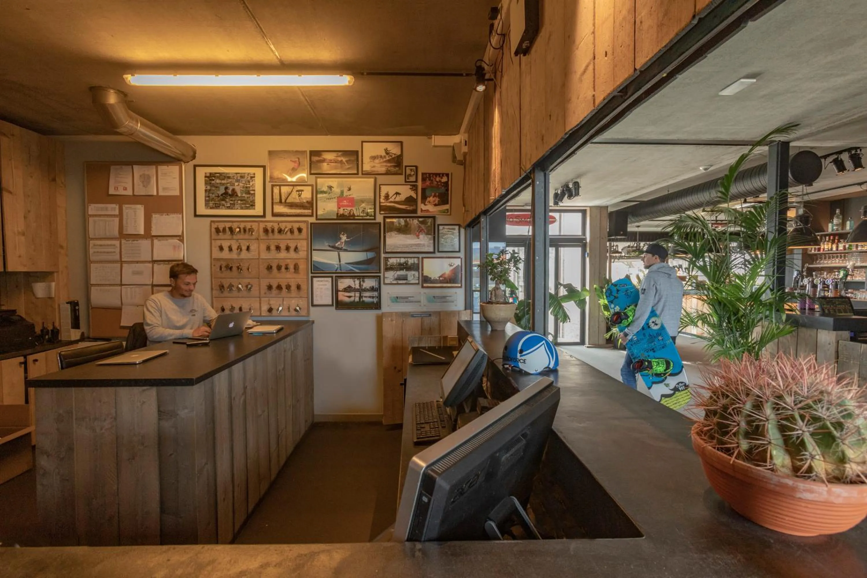 Lobby or reception in Lakeside Paradise Sport Hostel