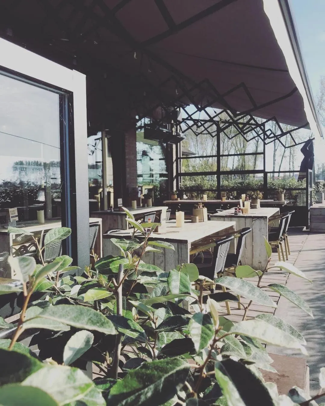 Restaurant/places to eat in Lakeside Paradise Sport Hostel