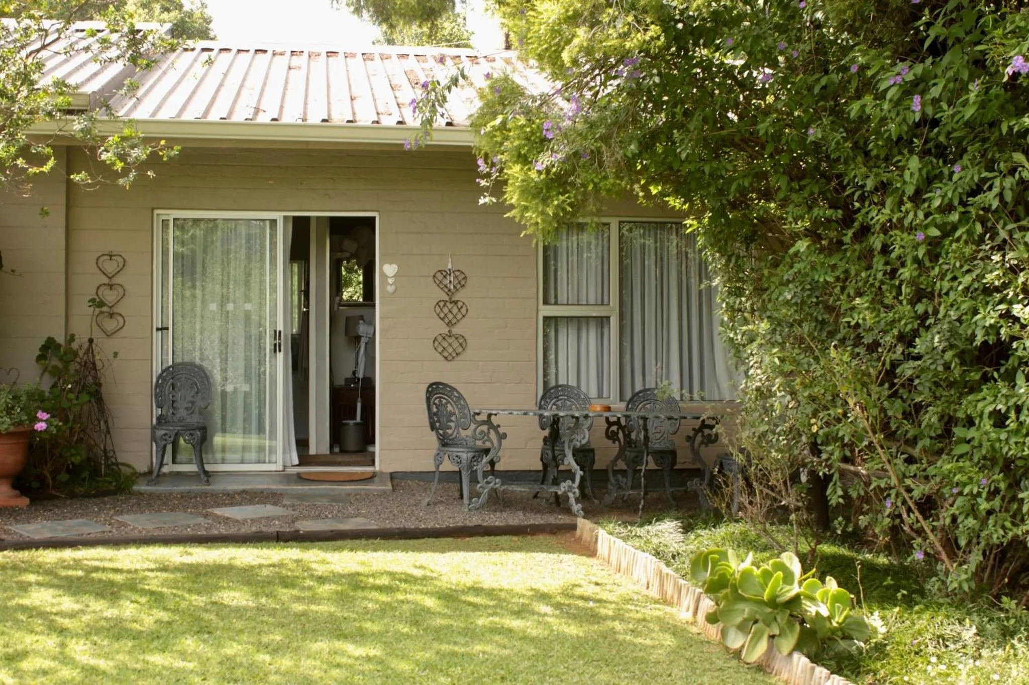 Property building in Cathkin Cottage Bed & Breakfast