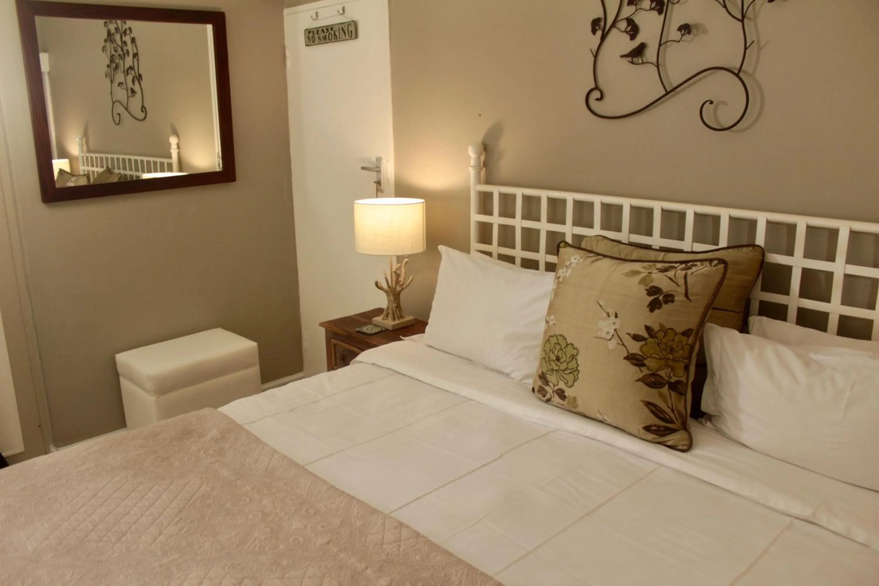 Bedroom, Bed in Cathkin Cottage Bed & Breakfast