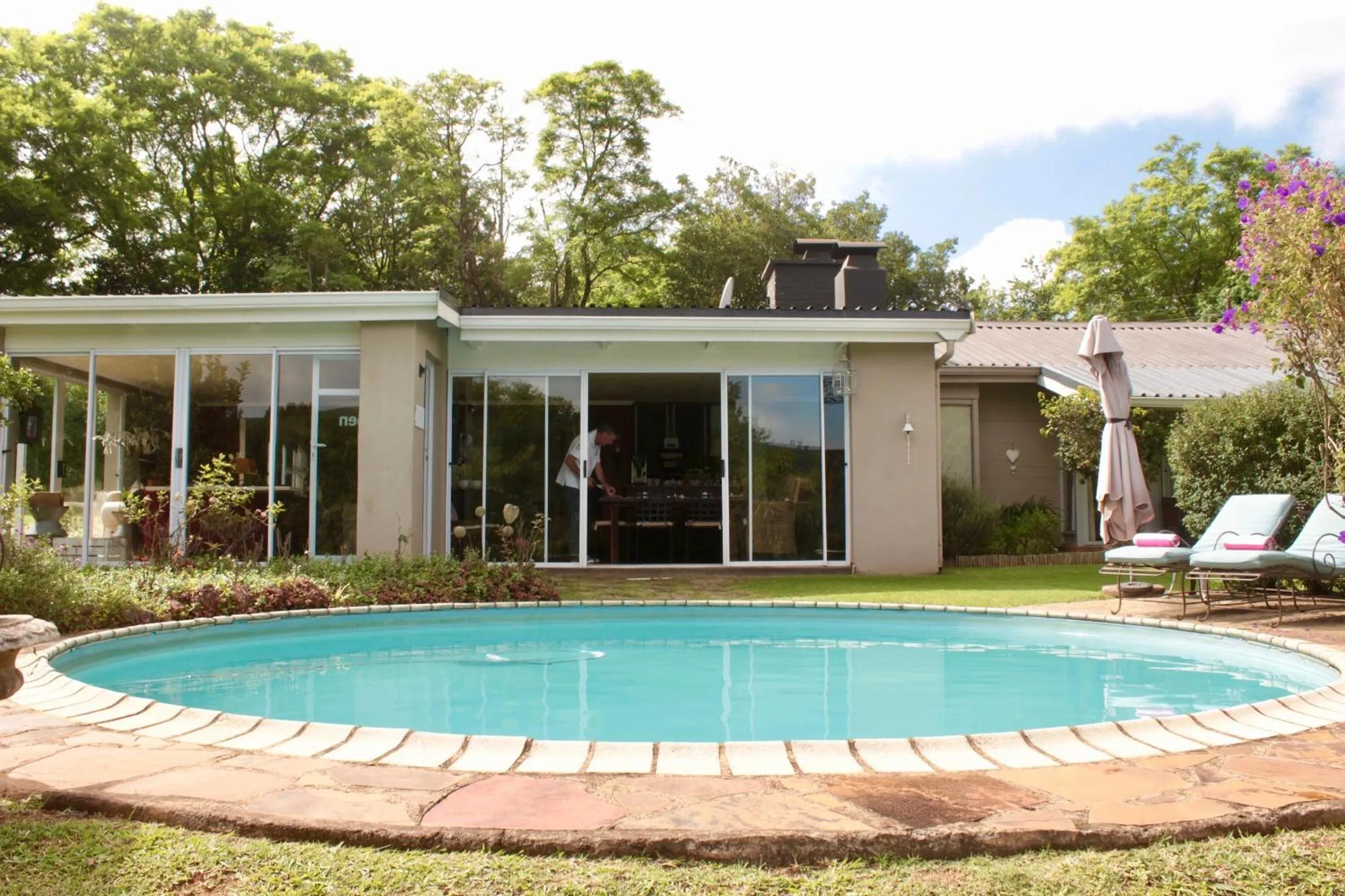 Swimming pool in Cathkin Cottage Bed & Breakfast