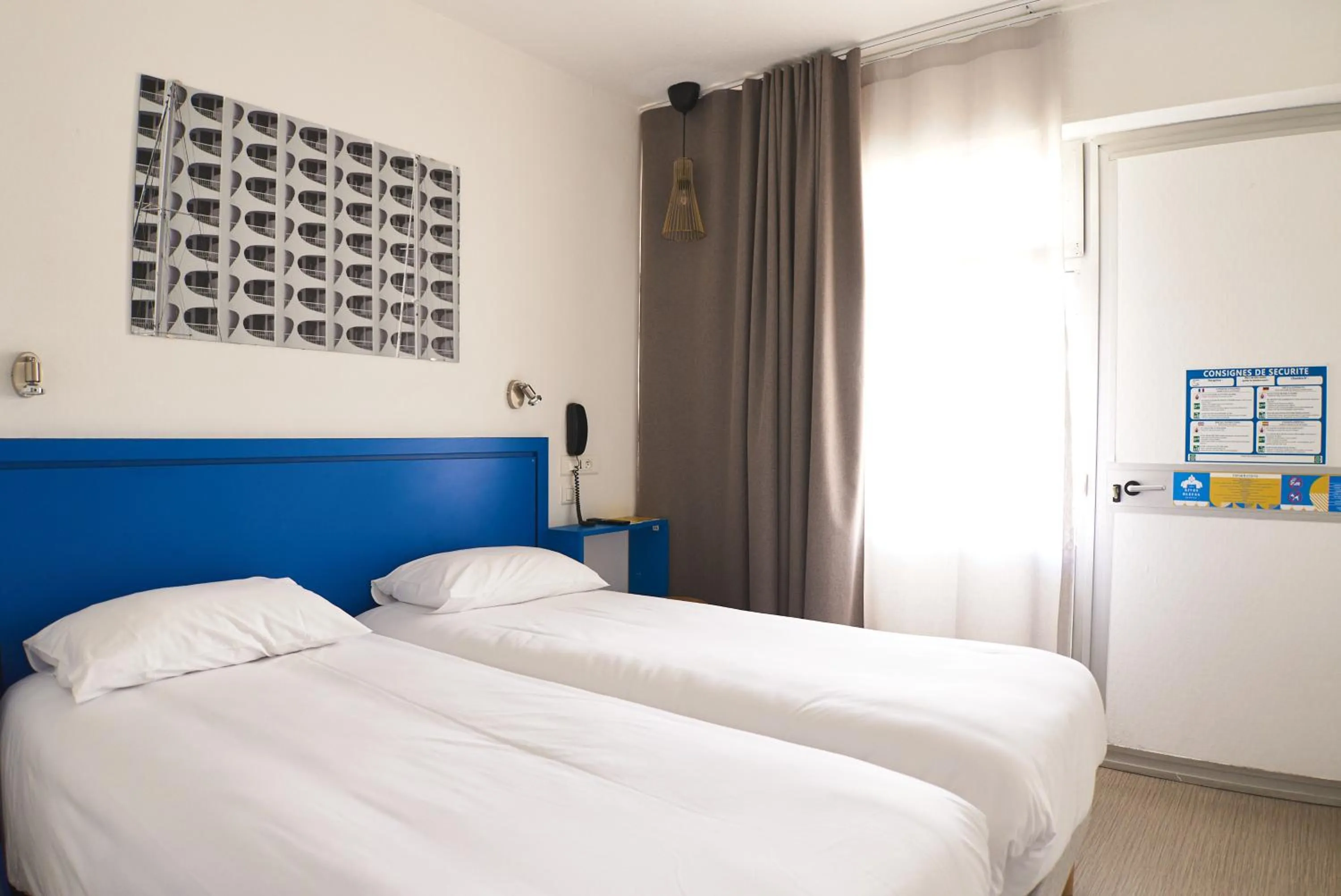Photo of the whole room, Bed in Hôtel Les Rives Bleues