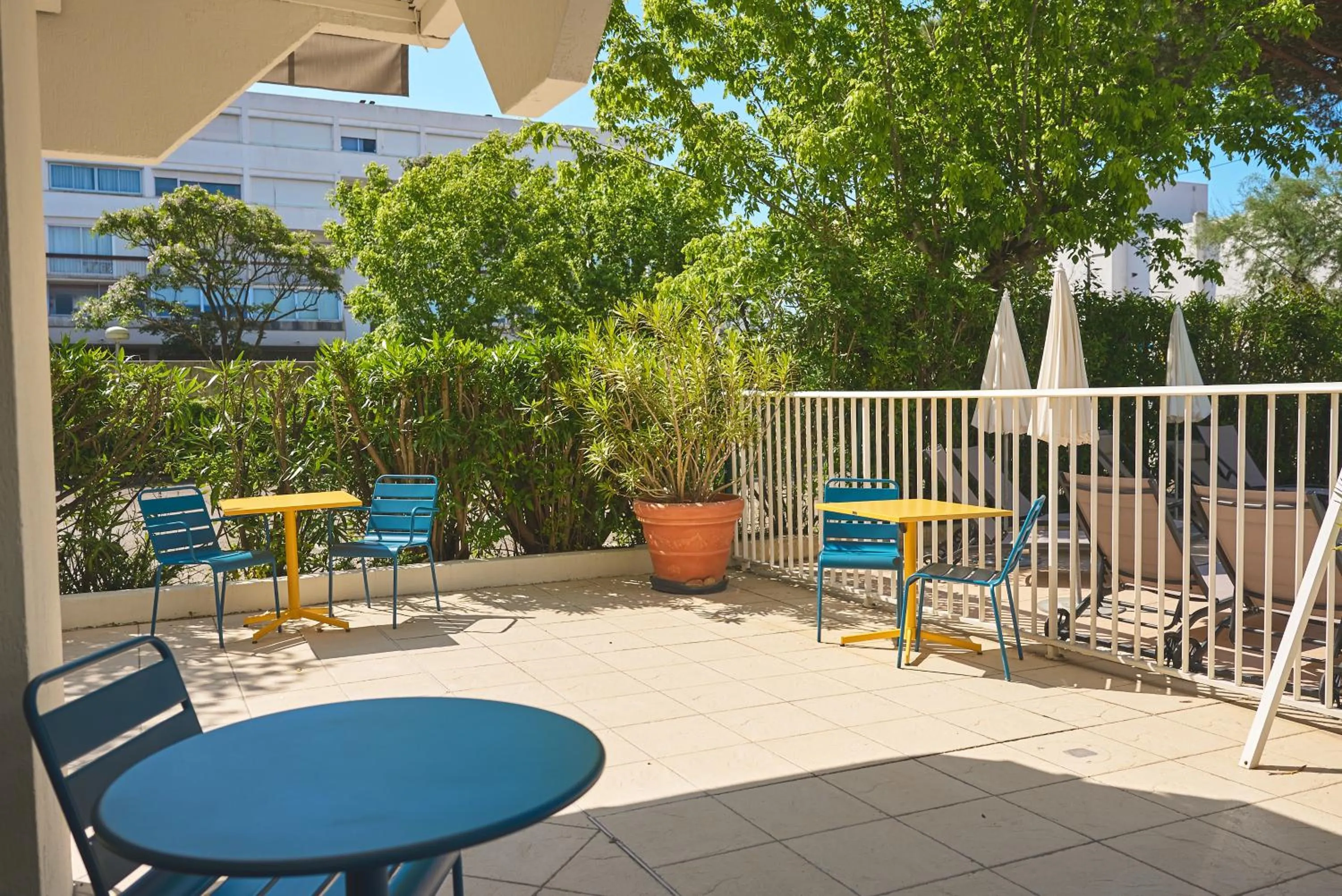 Patio in Hôtel Les Rives Bleues
