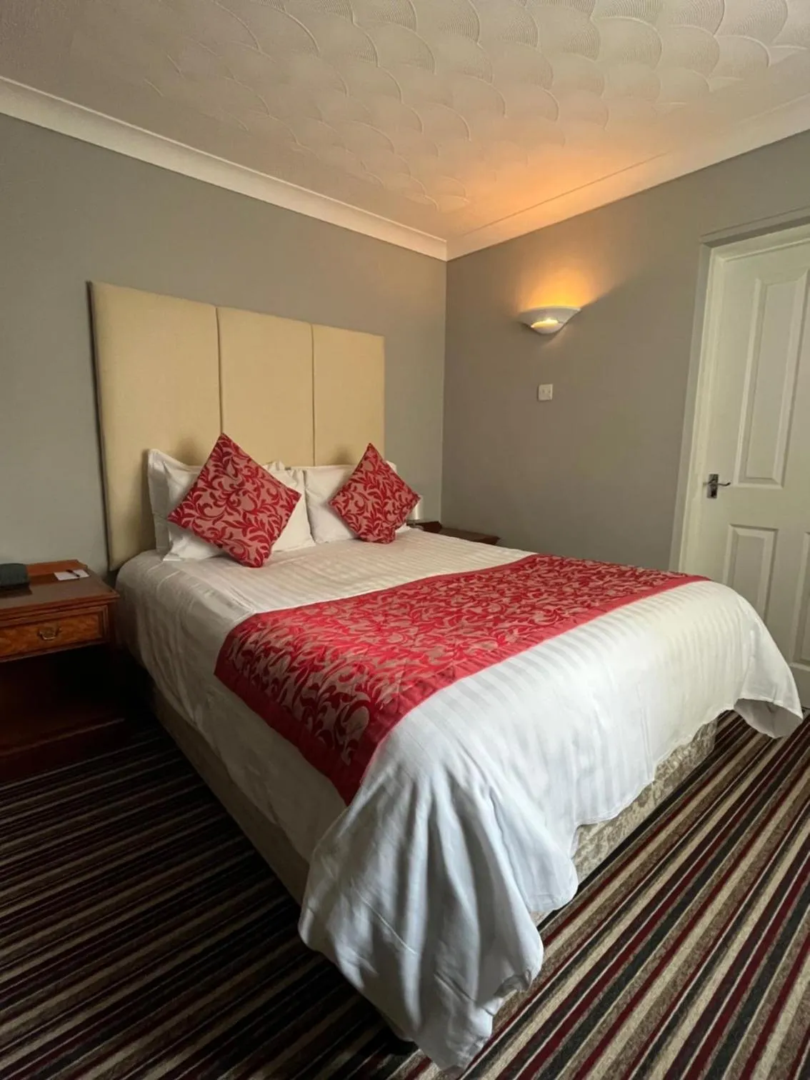 Bed in Sorrento Hotel & Restaurant