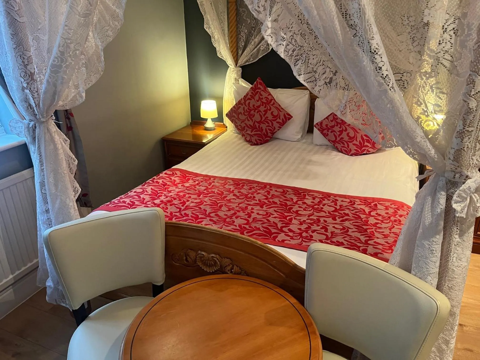 Bed in Sorrento Hotel & Restaurant