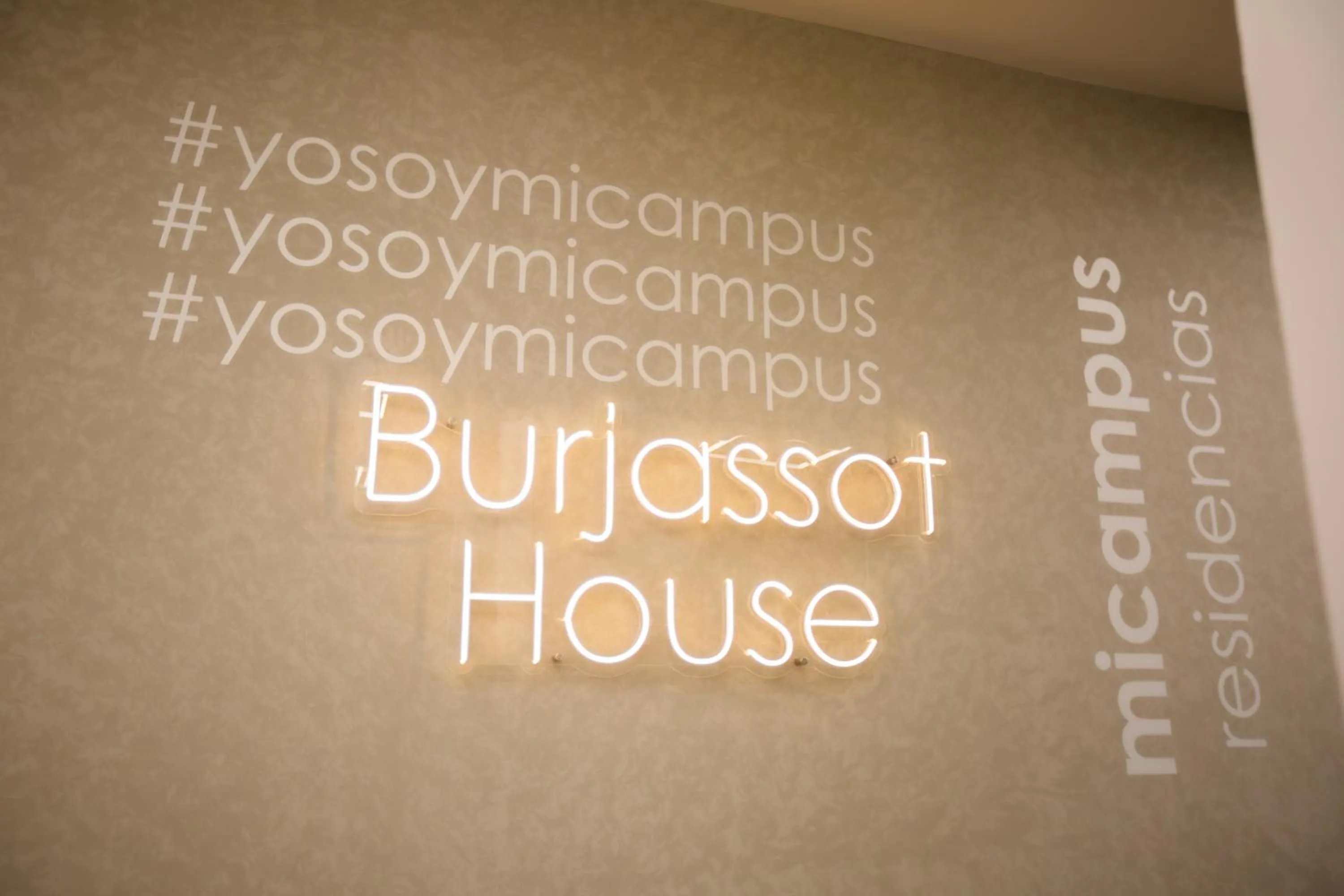 Property logo or sign in Micampus Burjassot Parque Student Residence