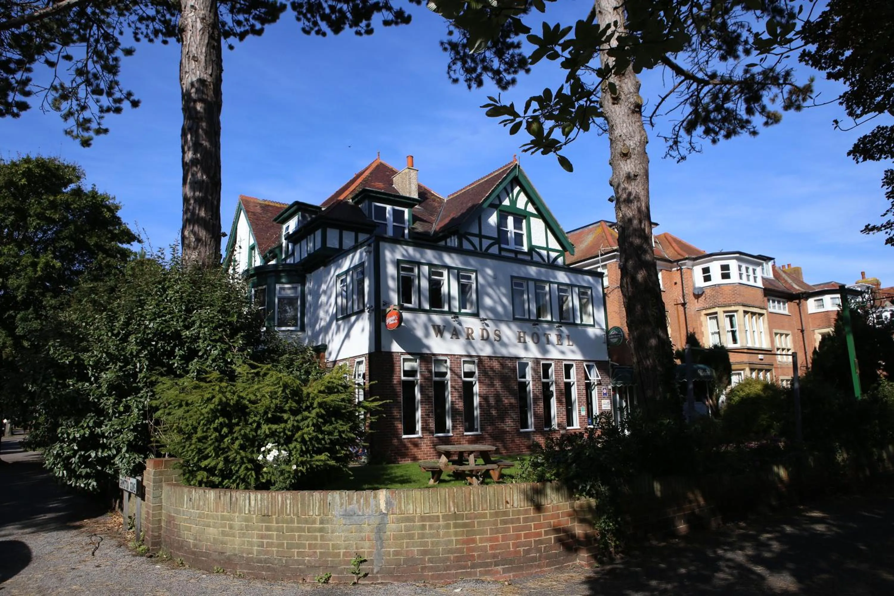 Property building in Wards Hotel & Restaurant