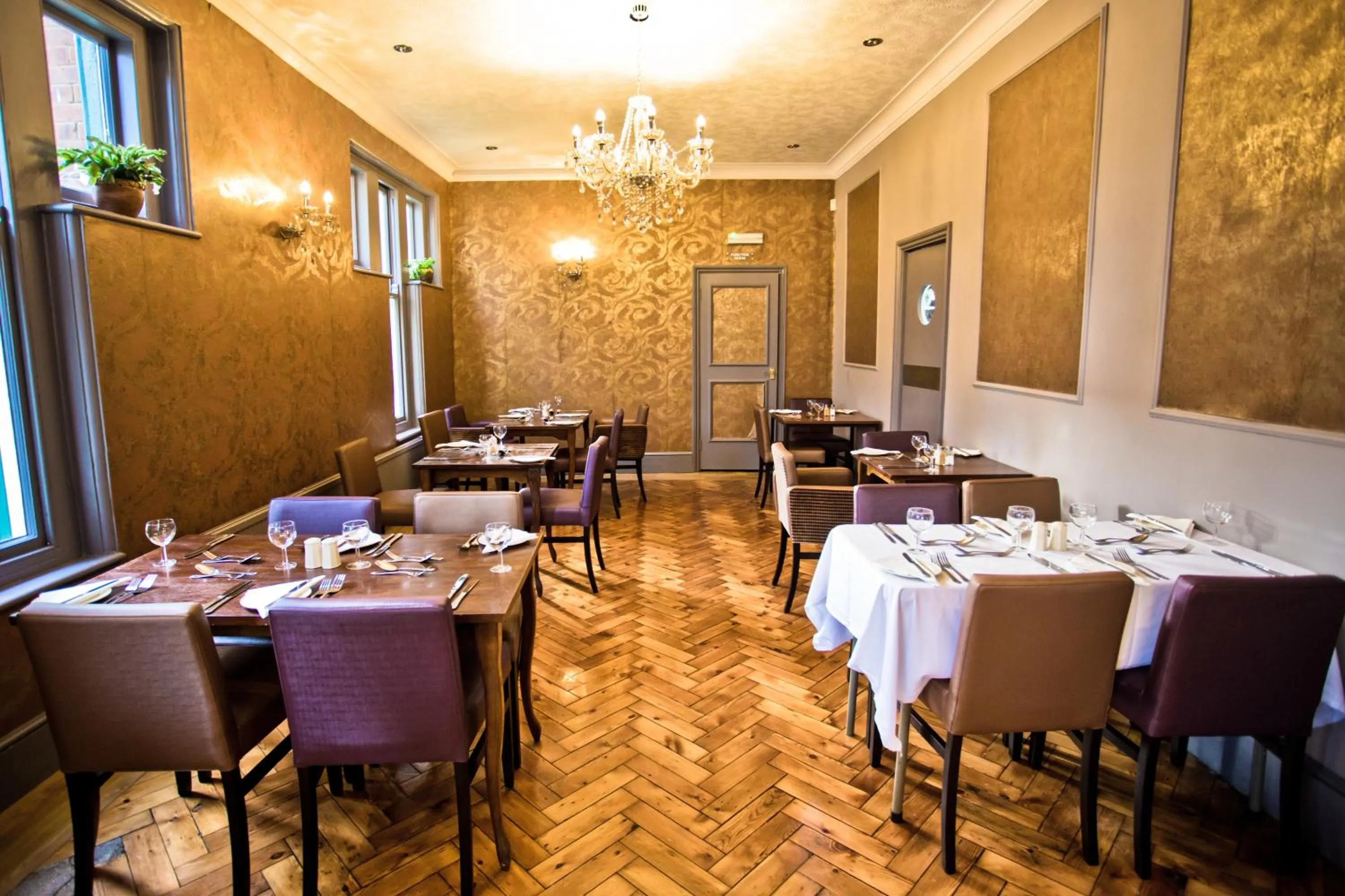 Dining area in Wards Hotel & Restaurant