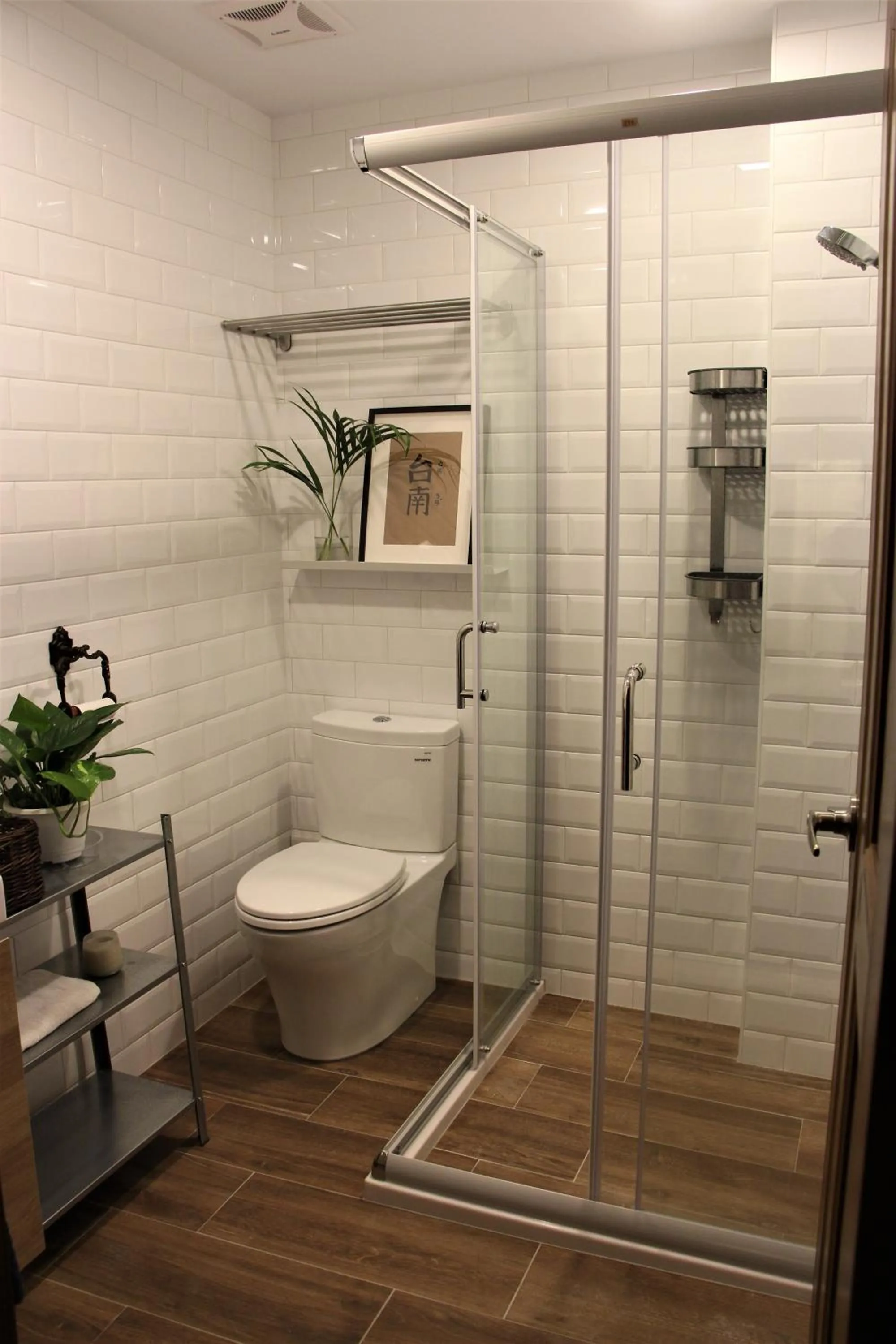 Bathroom in 好趣旅店 How Chill Inn #風格設計民宿 #停車折抵 #可包棟