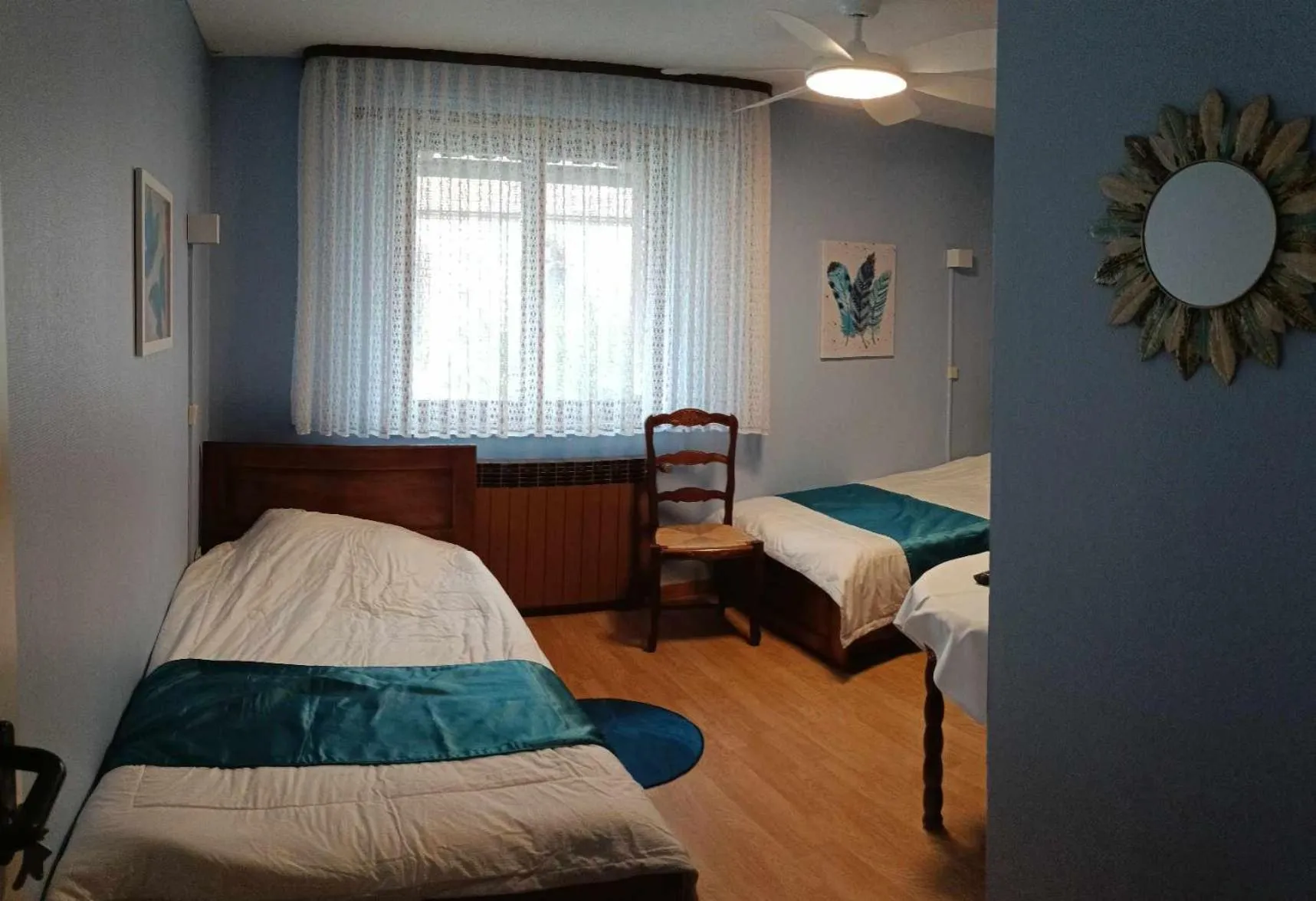 Bedroom, Bed in Hôtel à la croix d'or