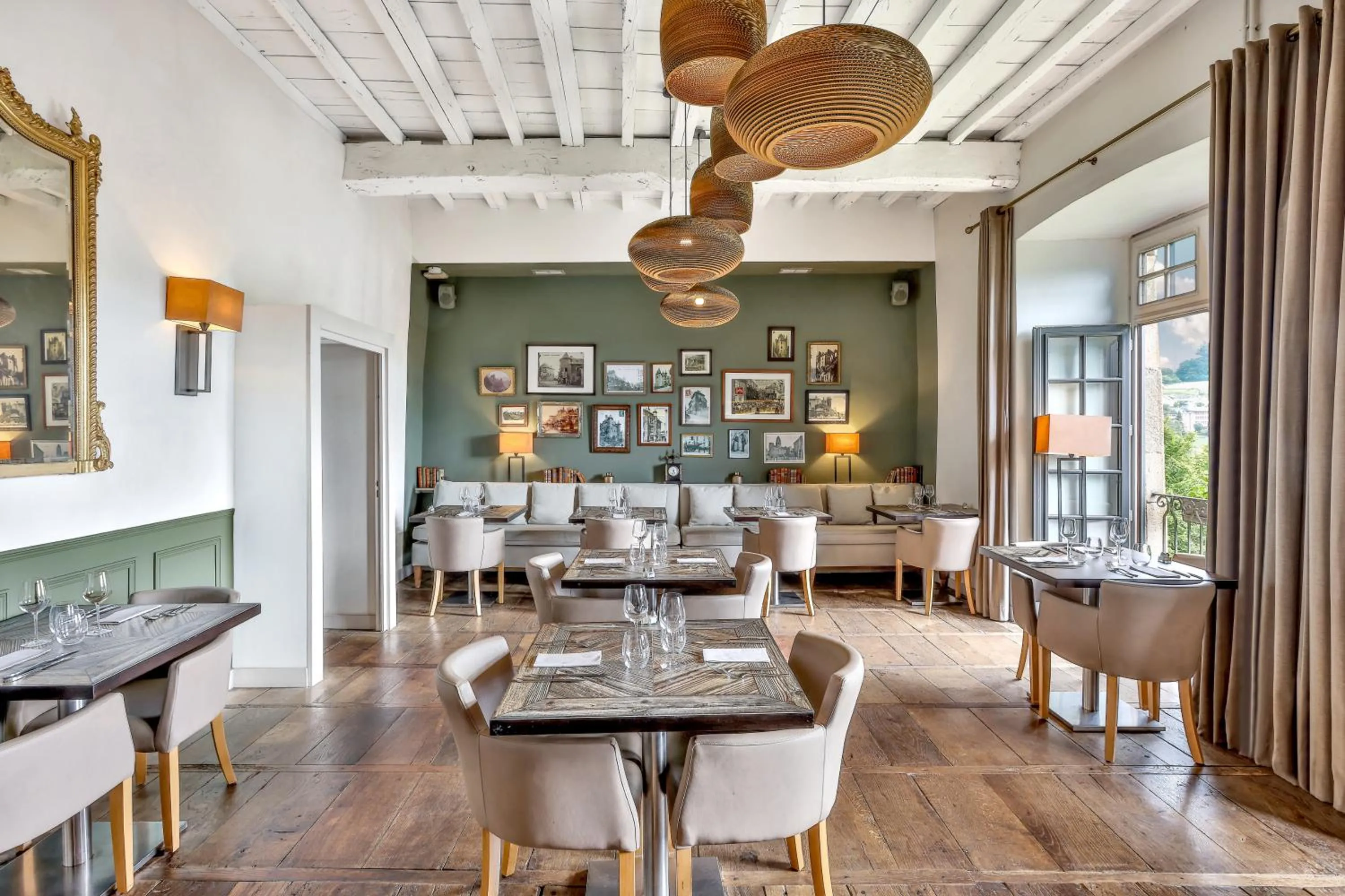 Restaurant/places to eat in Hôtel Joyet de Maubec