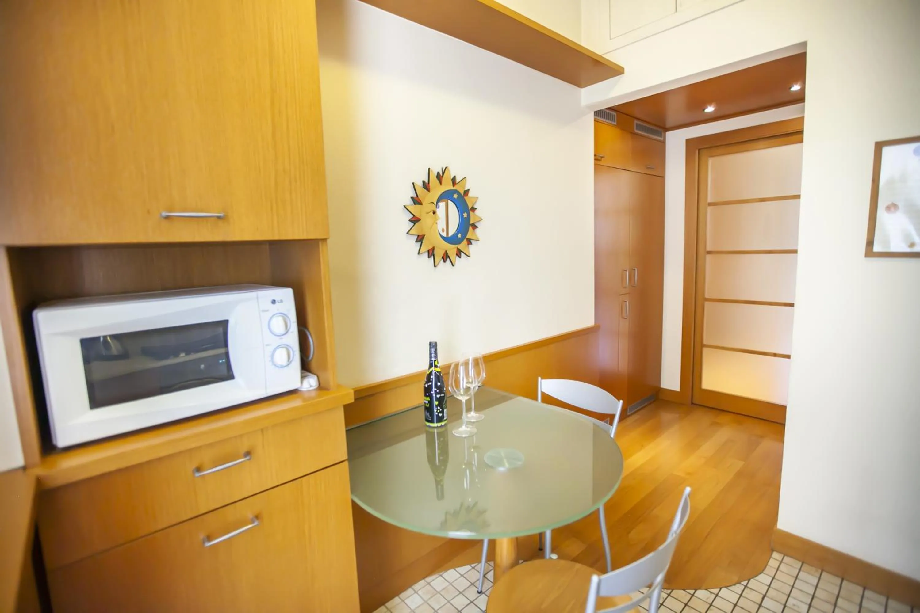 Kitchen or kitchenette in Skyline by Comorooms