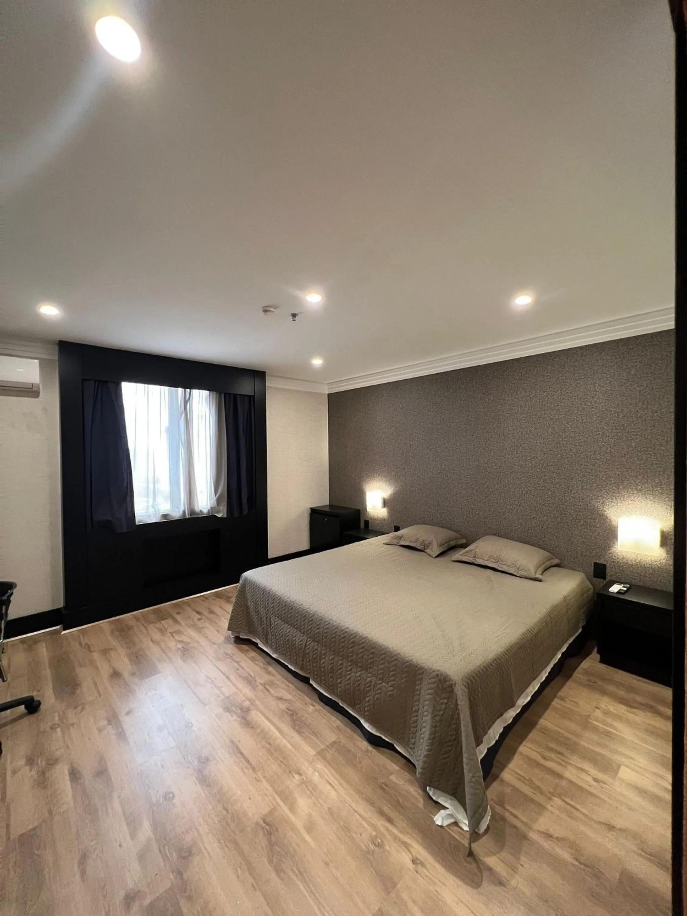 Photo of the whole room, Bed in Flat 902 na Avenida Vieira de Moraes 1960 perto do aeroporto de Congonhas