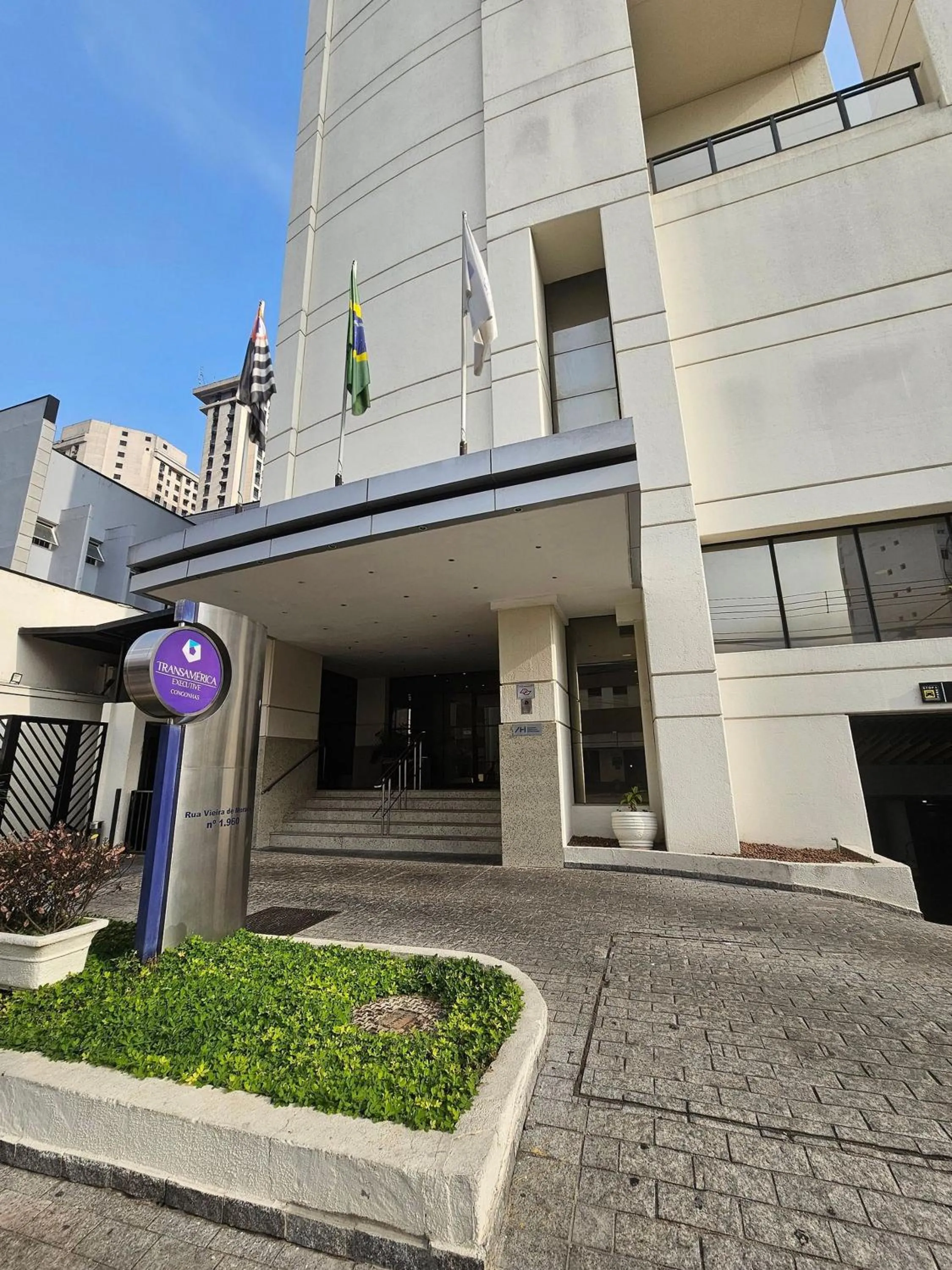 Facade/entrance in Flat 902 na Avenida Vieira de Moraes 1960 perto do aeroporto de Congonhas