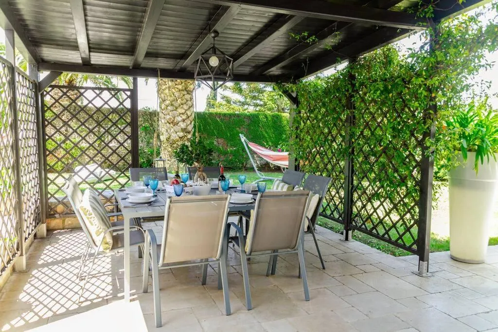 Beatrice: regal residence with wide garden